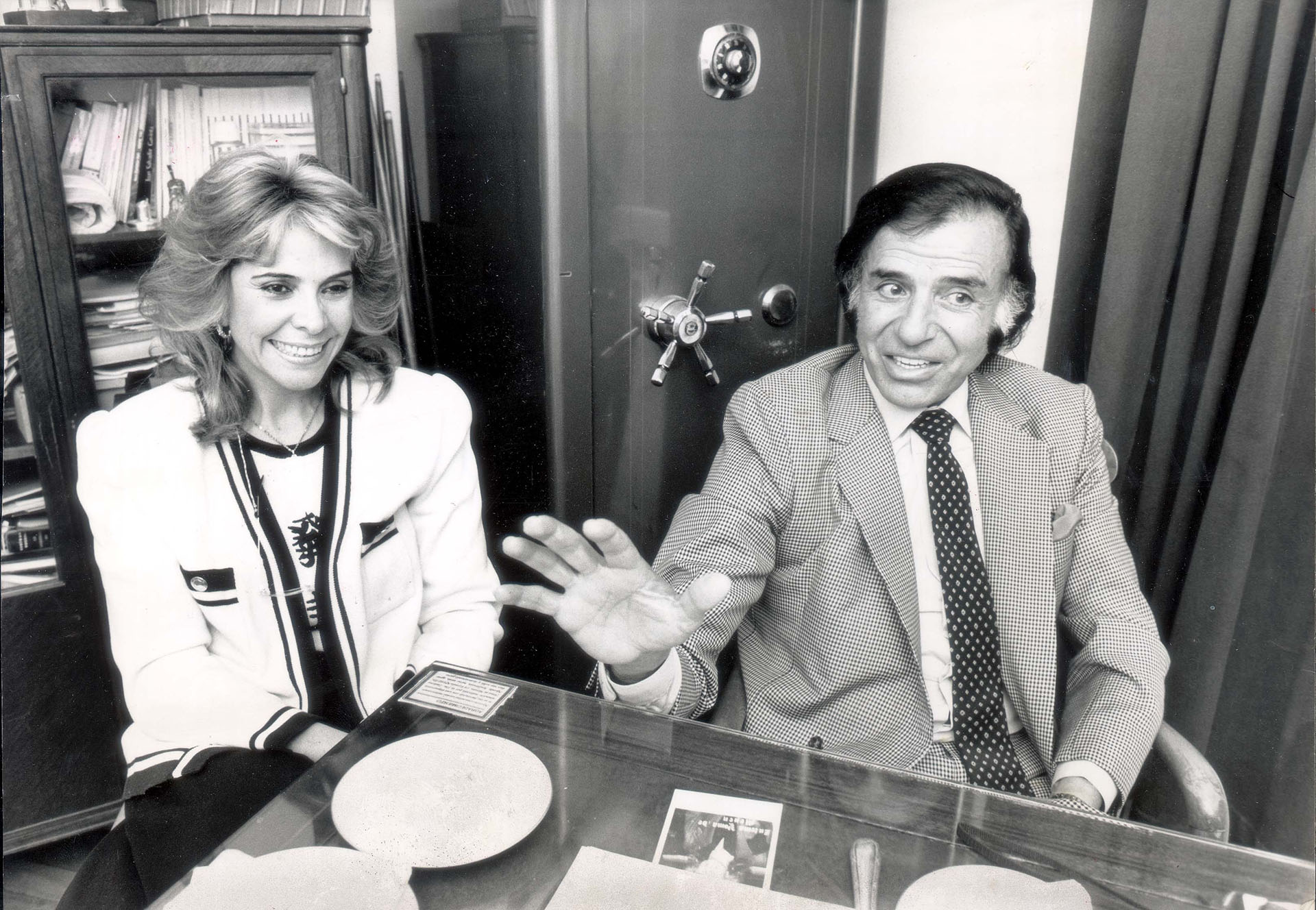 Carlos Menem y su entonces esposa, Zulema, a finales de la década de los 80. (Bill Cross/Daily Mail/Shutterstock)