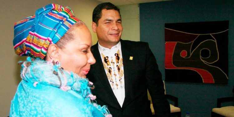 La ex senadora colombiana Piedad Córdoba y el ex presidente Rafael Correa