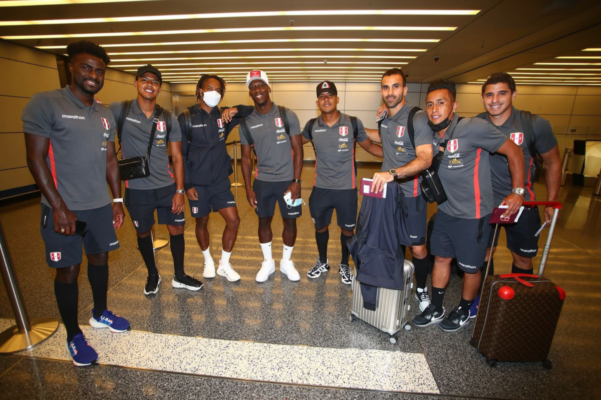 La selección peruana que dirige Ricardo Gareca ya se encuentra en Qatar y fue recibido por una gran hinchada blanquirroja. (Foto: FPF)