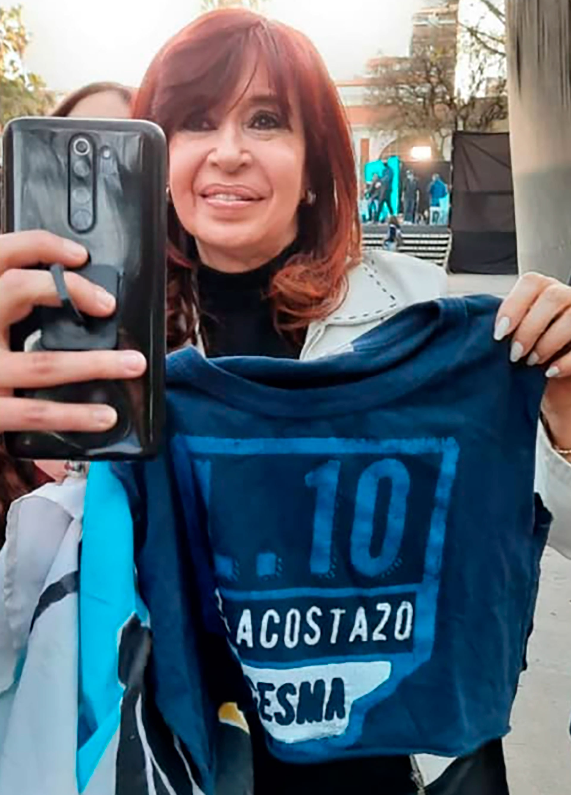 Cristina Kirchner con la remera de El Acostazo - Lista 10