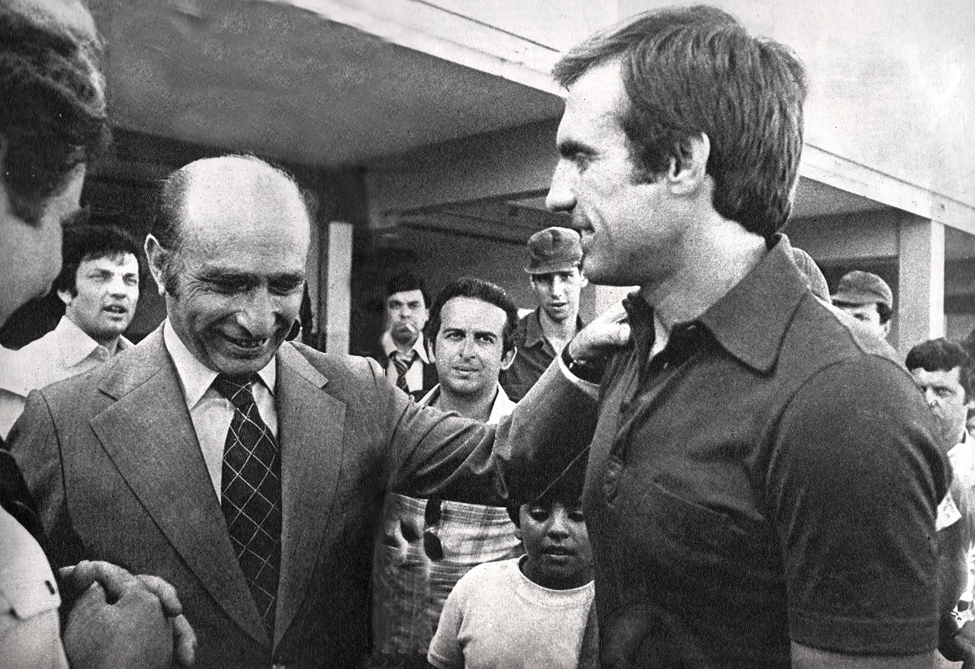 Fangio y Reutemann en la previa del GP de Argentina F1 en 1977. Ambos llegaron llegaron con el apoyo del Estado (Archivo CORSA).