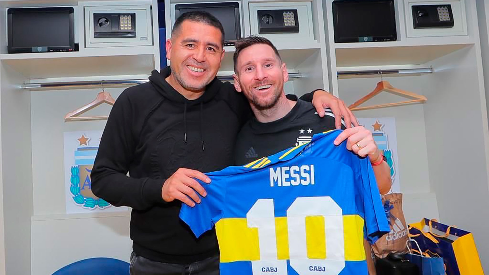 Riquelme habló del presente de la selección que tiene a Lionel Messi como bandera (@todosobreroman10)