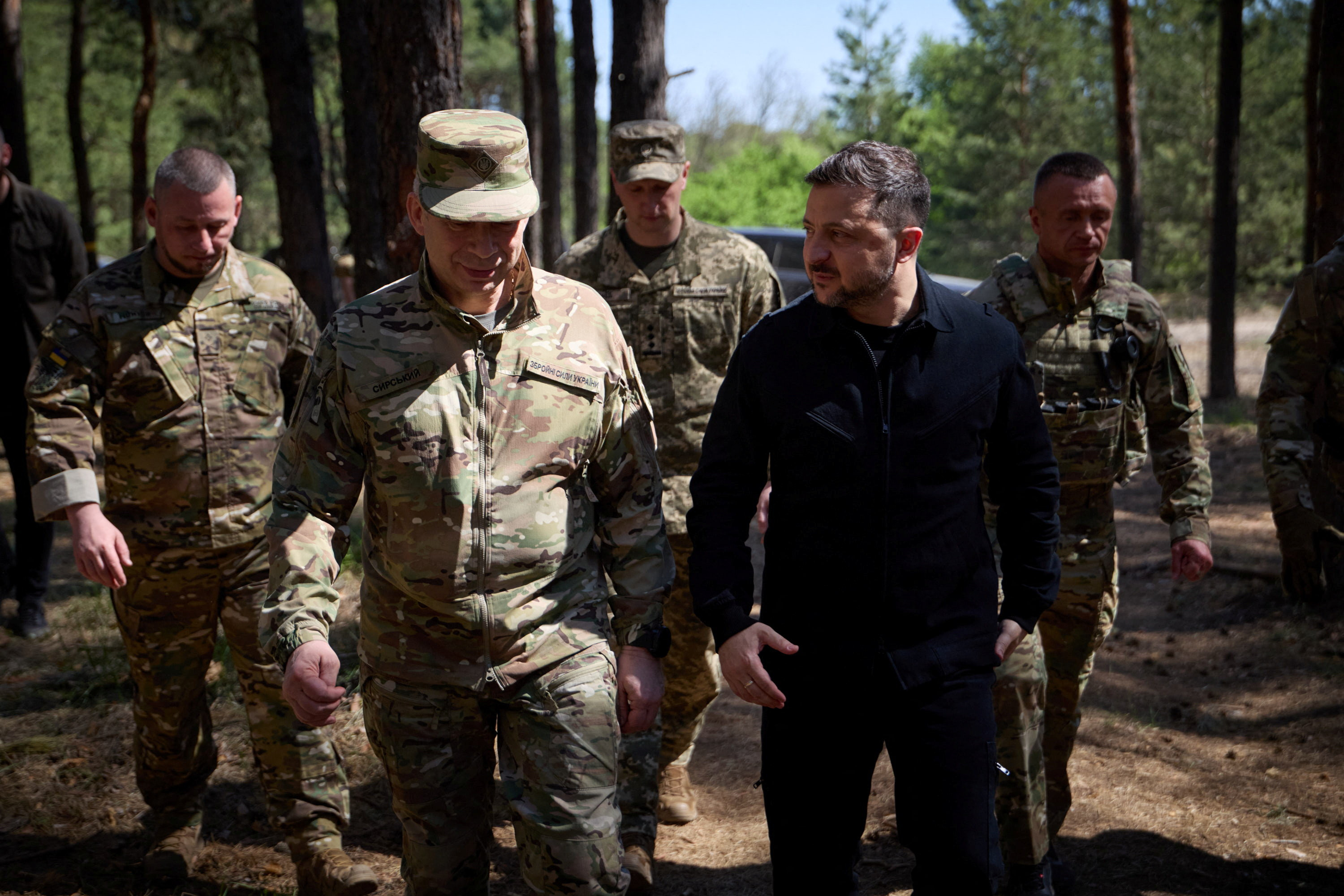 Zelensky visit&oacute; el frente en el sureste de Ucrania y denunci&oacute; que Rusia no reduce los ataques pese a la tregua declarada
