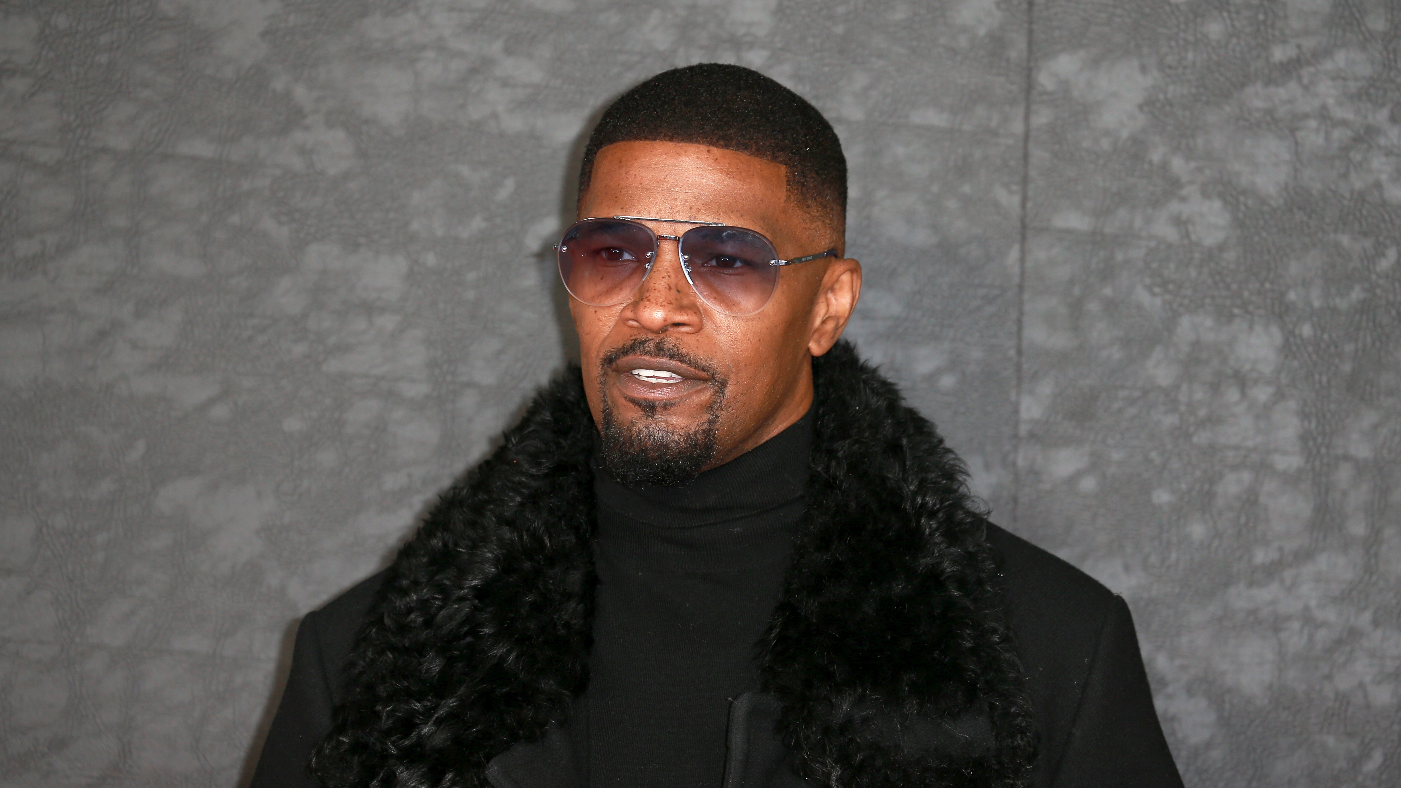 Jamie Foxx planea demandar a la persona que le arrojó un vaso en