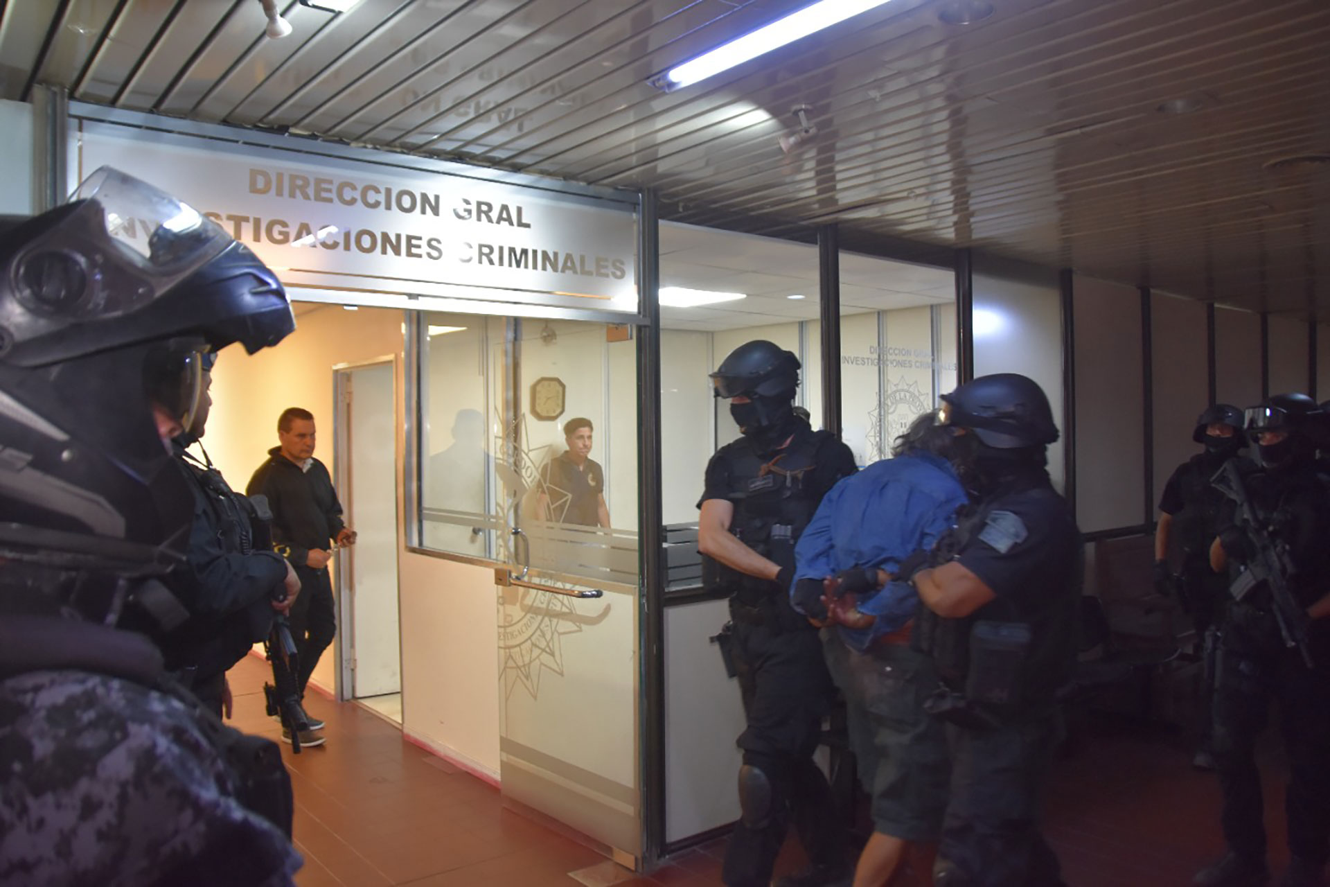 Seis agentes del Servicio Penitenciario de Chaco fueron detenidos tras la fuga de un temible asesino en Córdoba