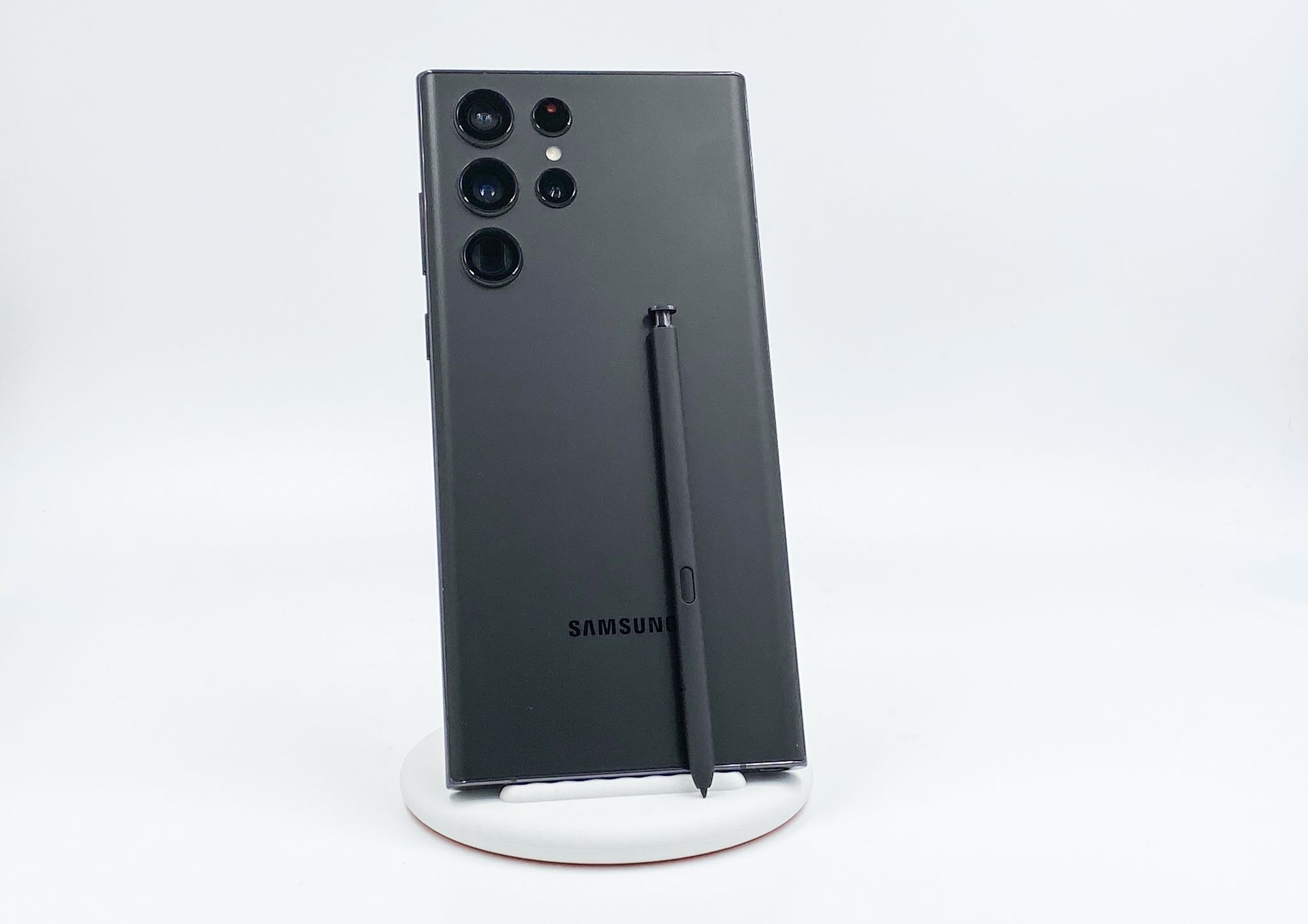 El Samsung Galaxy S22 Ultra, uno de los teléfonos que se puede adquirir en 18 cuotas sin intereses.  (Foto: Till Simon Nagel/dpa)