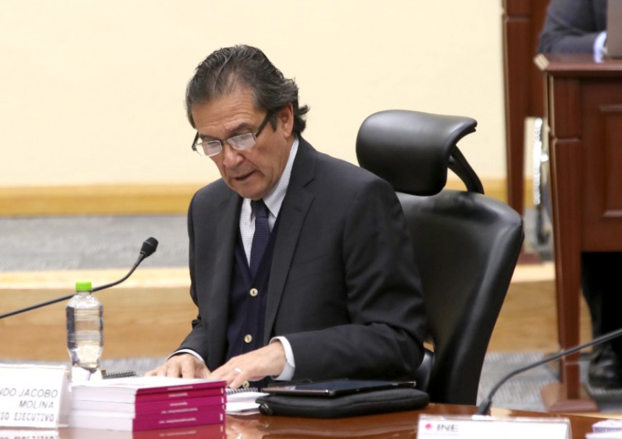 Quién es Edmundo Jacobo, el funcionario que renunció al INE tras controversia por el Plan B