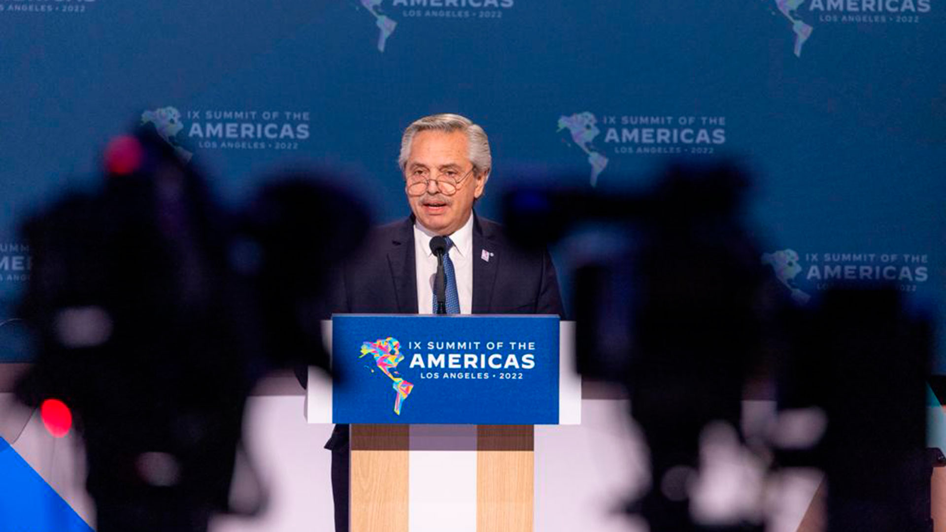 Alberto Fernández spent this week at the Summit of the Americas, where he dealt exclusively with the regional agenda, but from where he also relativized the internal