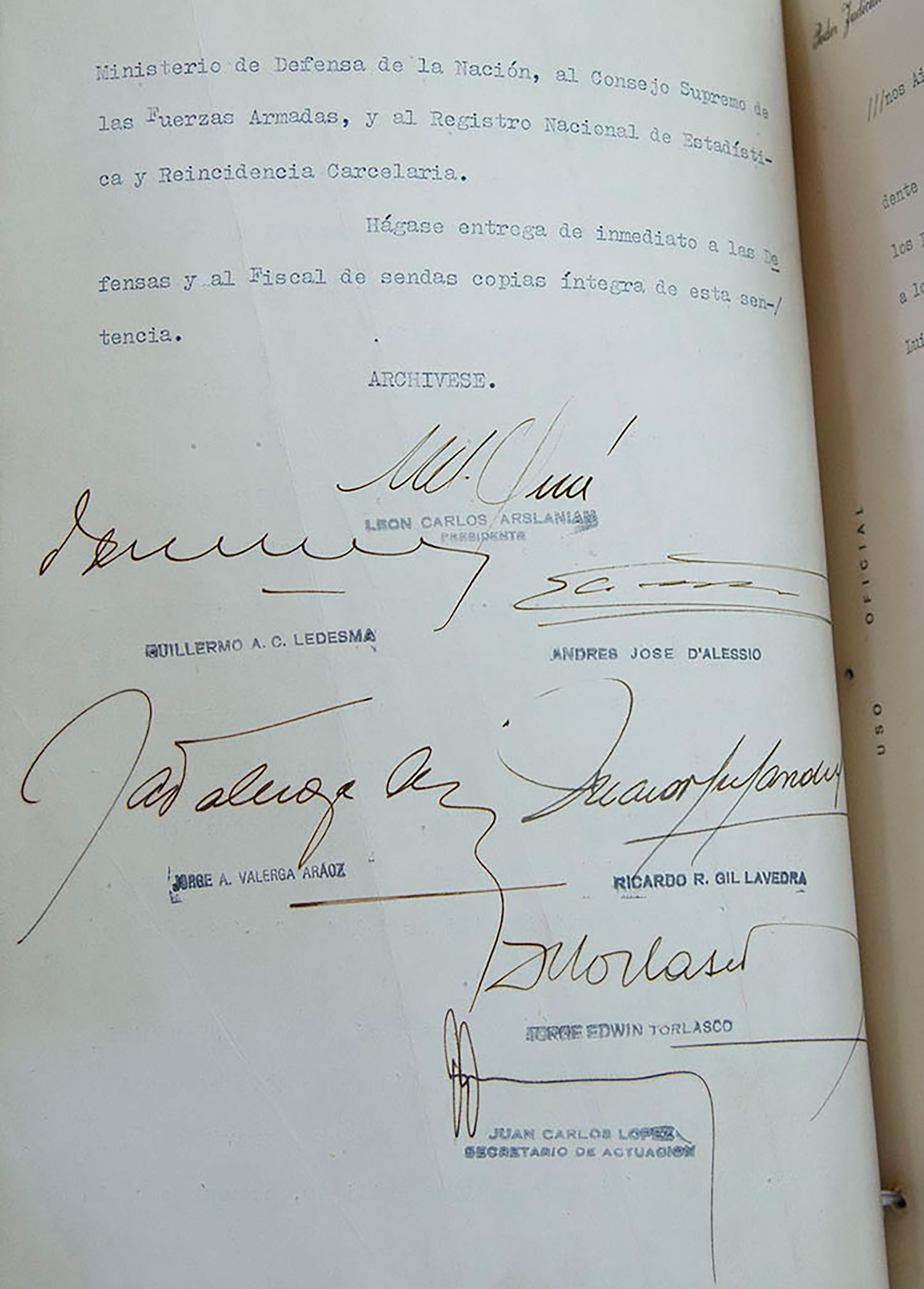 La firma original de los camaristas y el secretario en la última carilla de la sentencia del Juicio a las Juntas