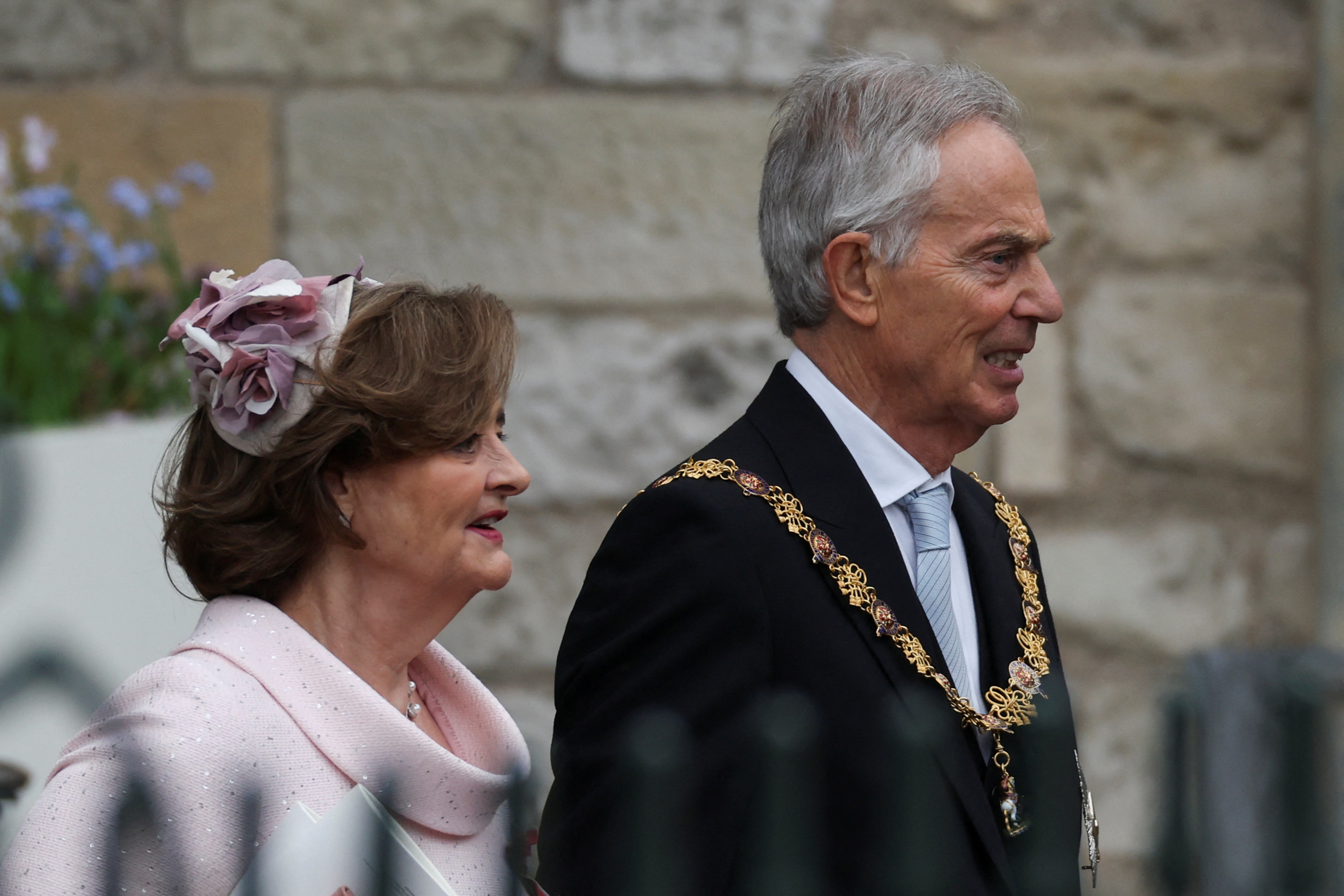 El ex primer ministro británico Tony Blair y su esposa Cherie Blair salen de la Abadía de Westminster, tras la ceremonia de coronación de los reyes británicos Carlos y Camilla, en Londres, Gran Bretaña, el 6 de mayo de 2023. REUTERS/Henry Nicholls