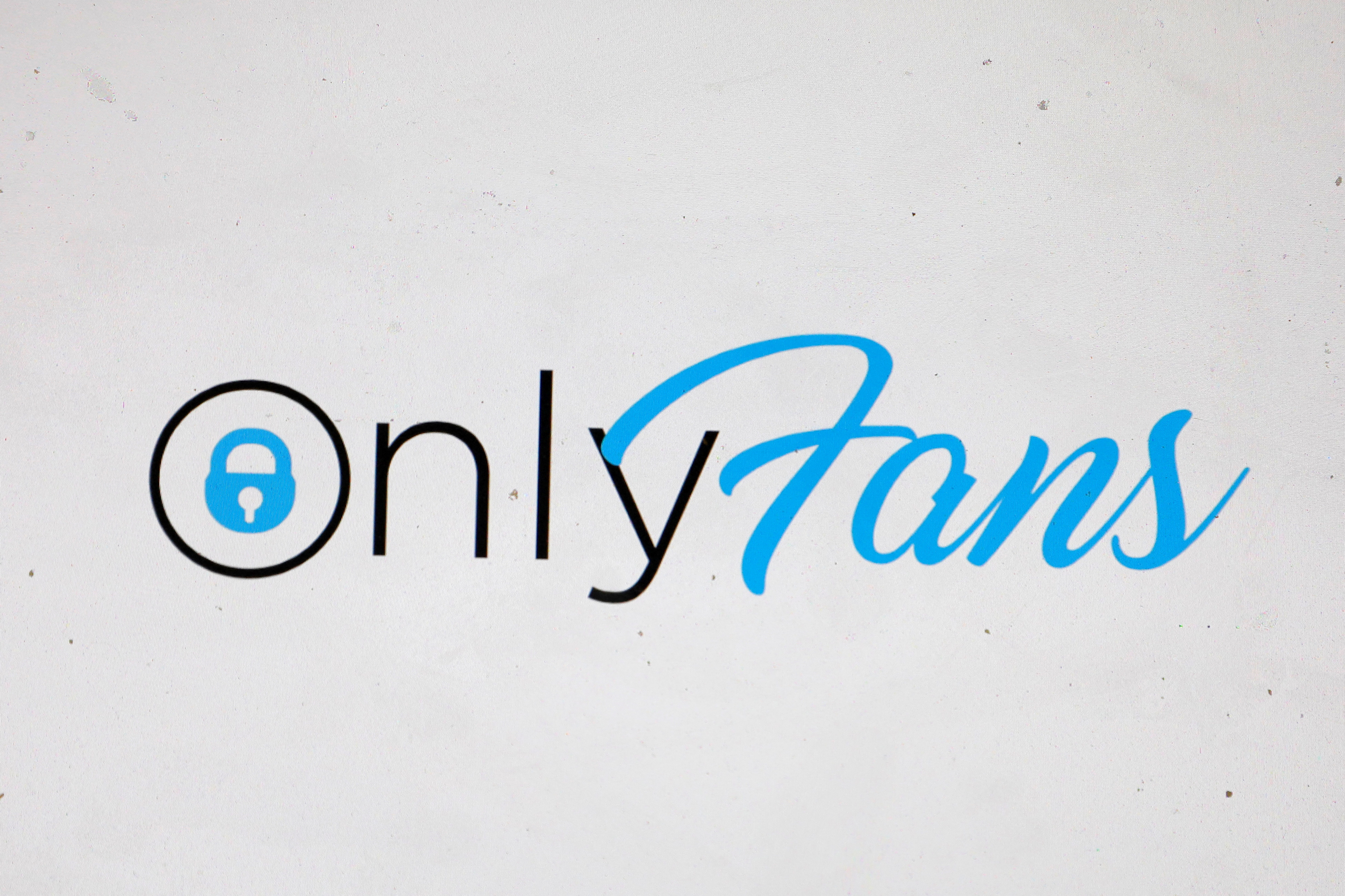 Imagen delo logo de Only Fans (Foto: REUTERS/Andrew Kelly/File Photo)