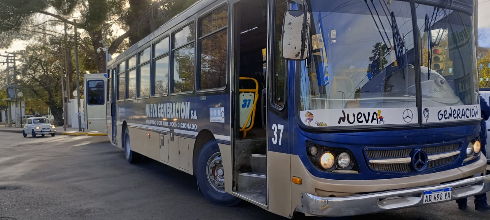Video: un colectivo atropell&oacute; a un jubilado cuando cruzaba la calle y qued&oacute; en grave estado
