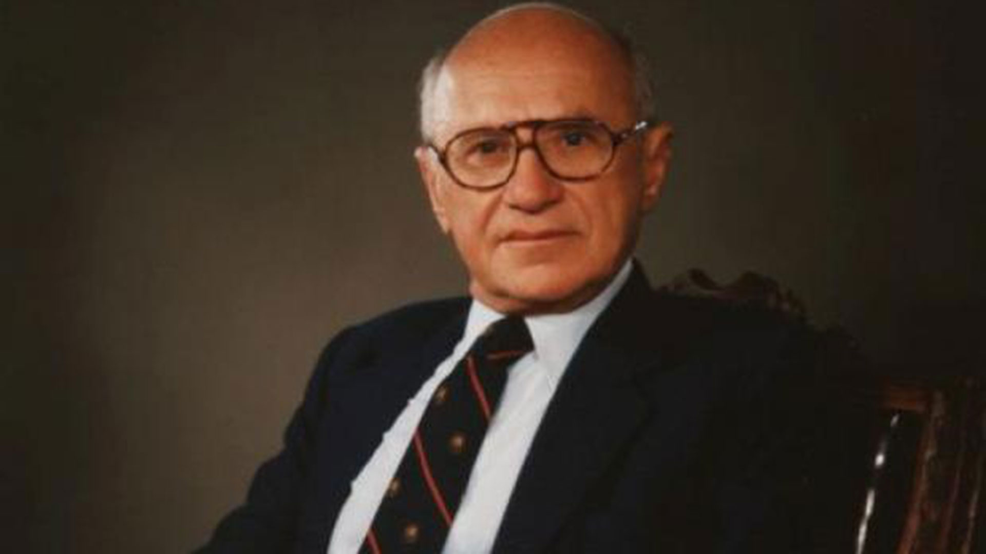 El gran Milton Friedman, en sus clases de la Universidad de Chicago, insistía en la importancia de un crecimiento constante de la cantidad de dinero a ritmo del 3% anual