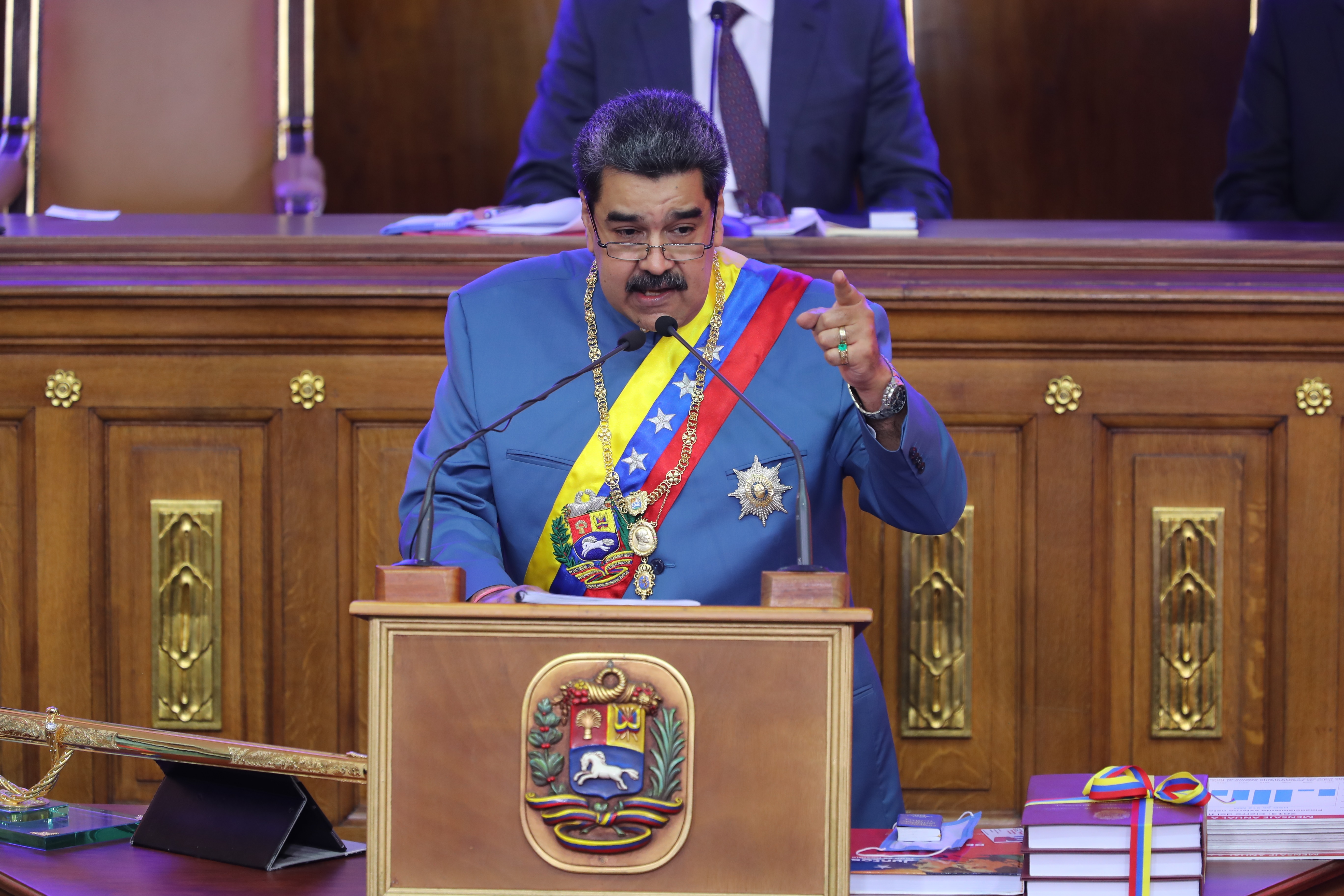 recuerdos Formular capitán Maduro le ordenó a la Asamblea Nacional chavista discutir un nuevo cambio a  la bandera de Venezuela - Infobae