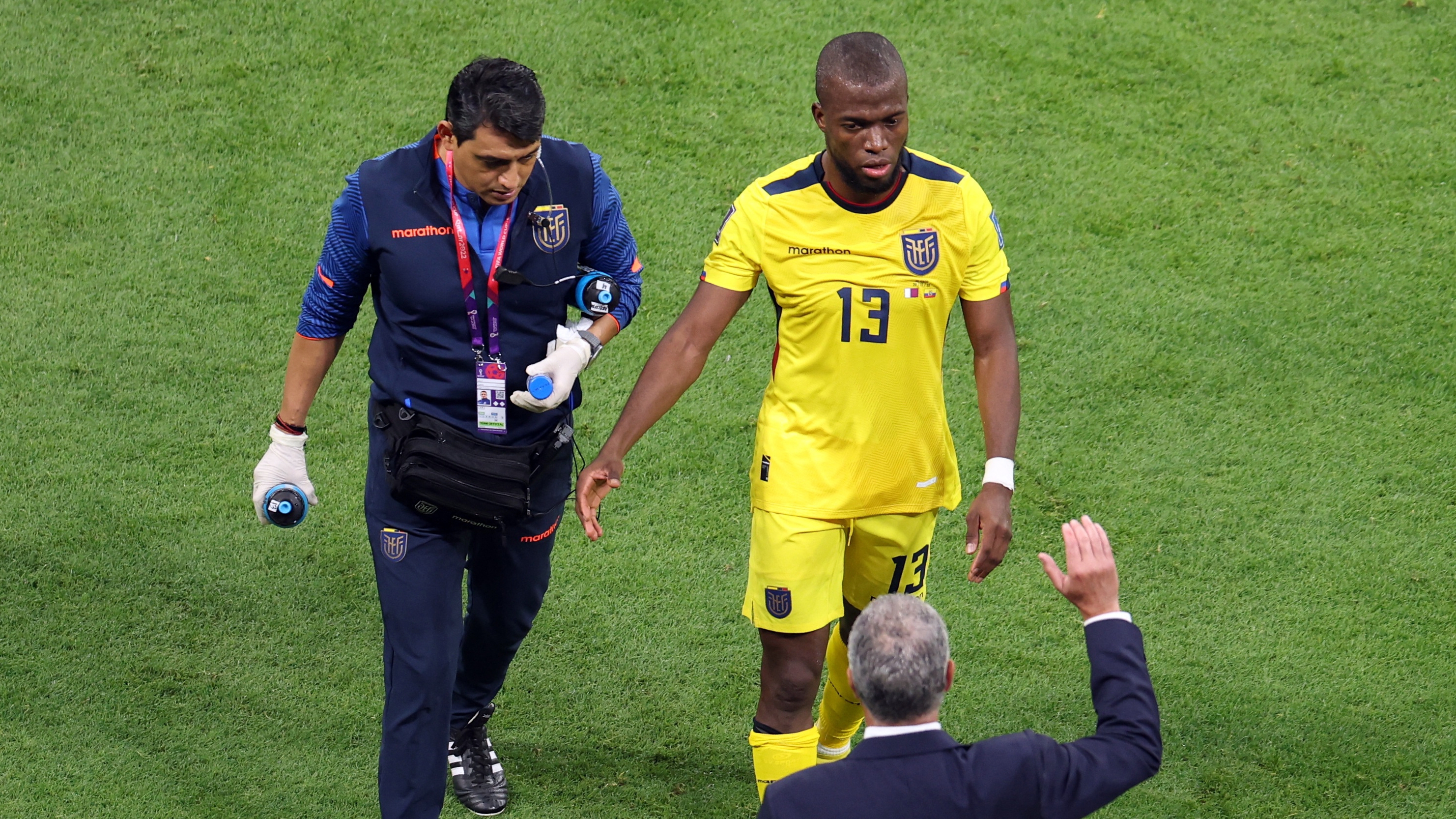 Soccer Football - FIFA World Cup Qatar 2022 - Group A - Qatar v Ecuador - Al Bayt Stadium, Al Khor, Qatar - November 20, 2022 Ecuador coach Gustavo Alfaro with Enner Valencia after he was substituted REUTERS/Molly Darlington