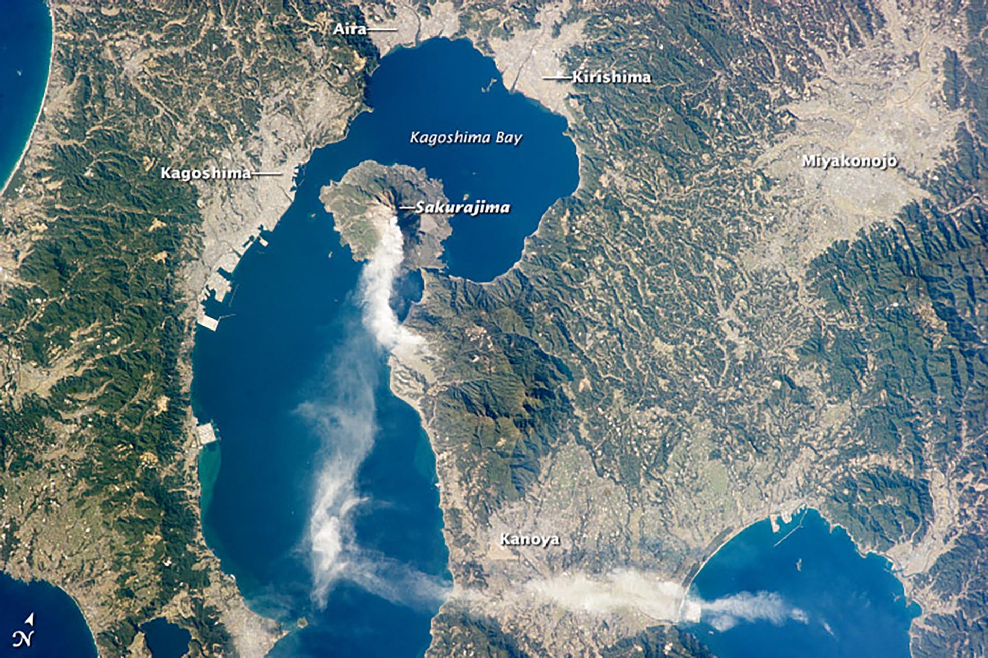 Satellite image of the plume of smoke released by Sakurajima's activity.