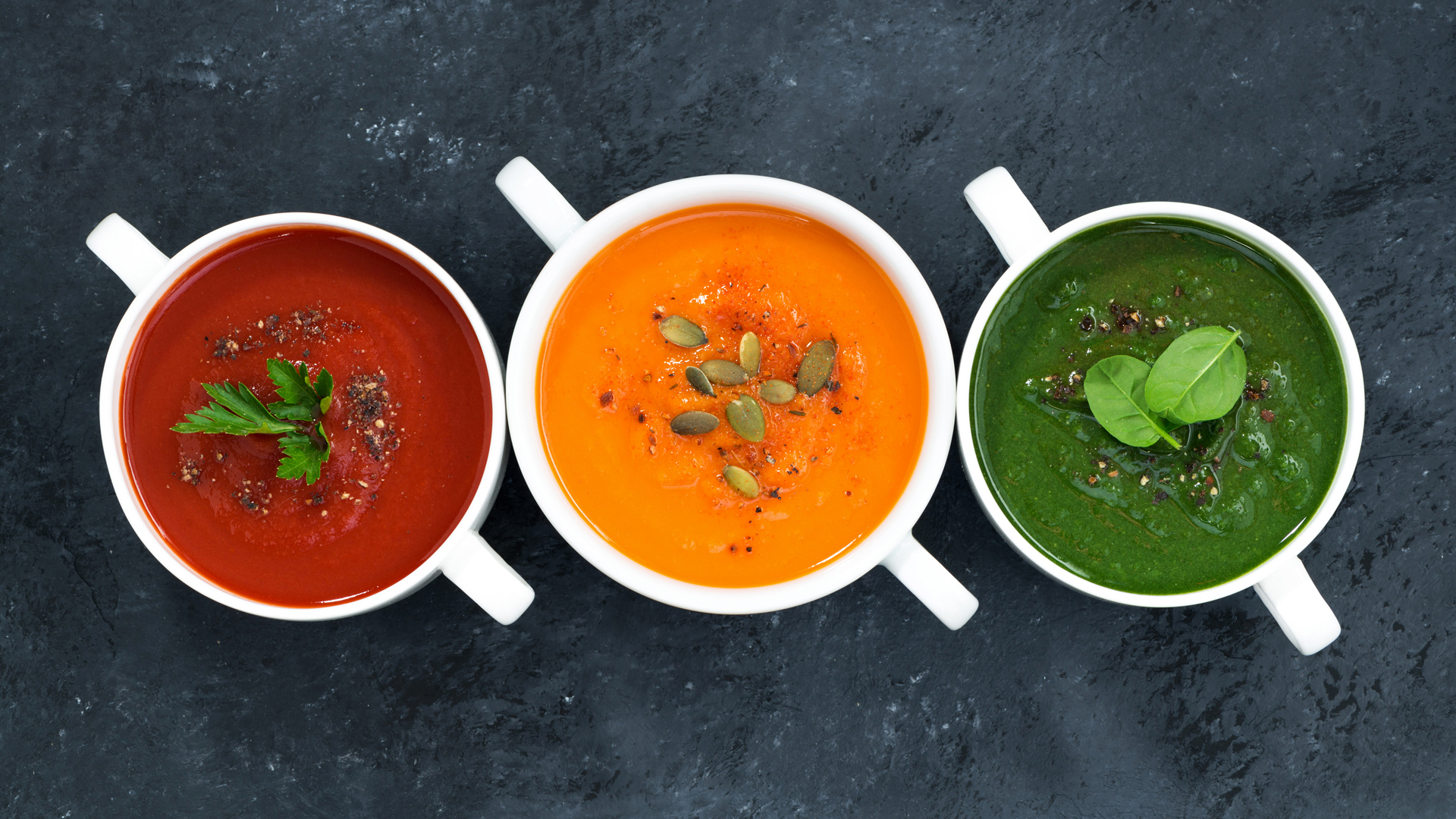 Con la llegada del frío, las sopas son un plato ideal para incorporar verduras en las comidas de todos los días (Getty)