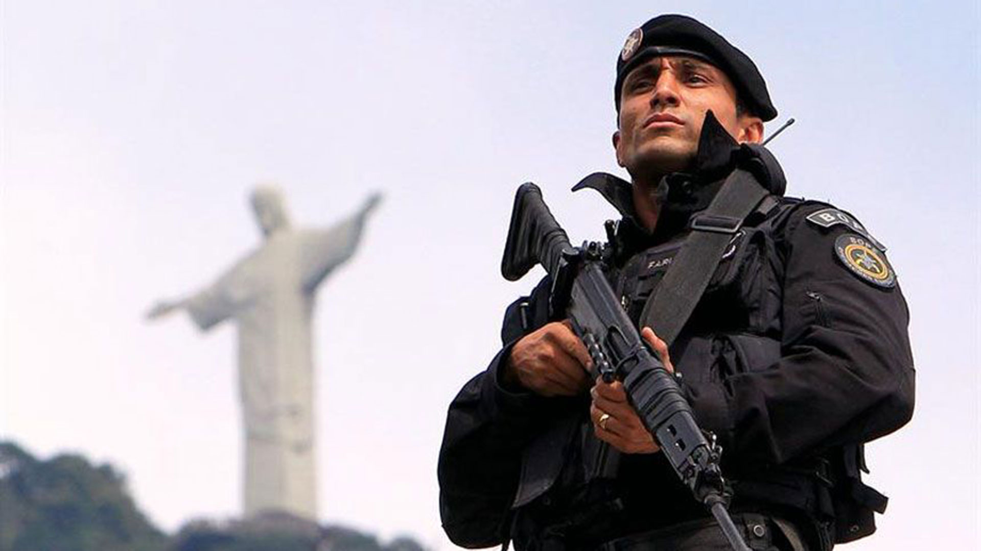Foto de archivo de un agente policial en Río de Janeiro