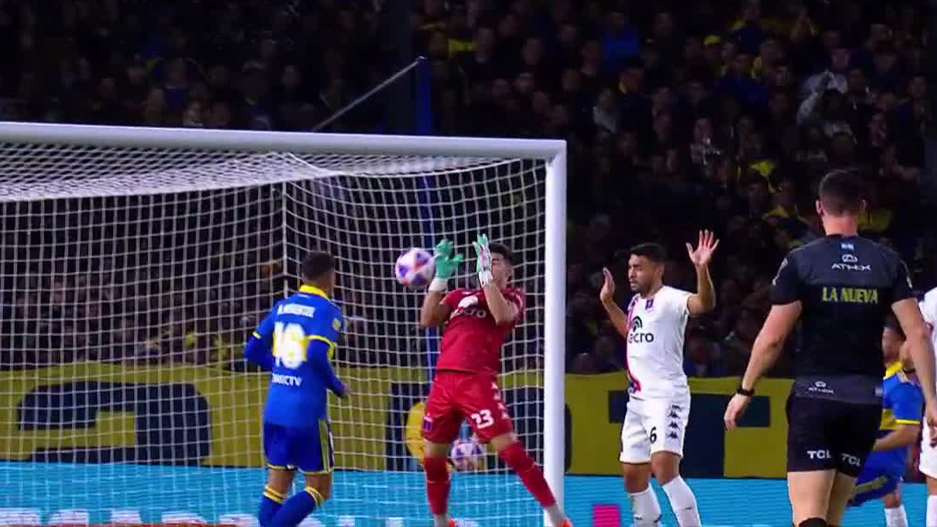 El insólito blooper de Gonzalo Marinelli que le permitió a Boca abrir el marcador ante Tigre