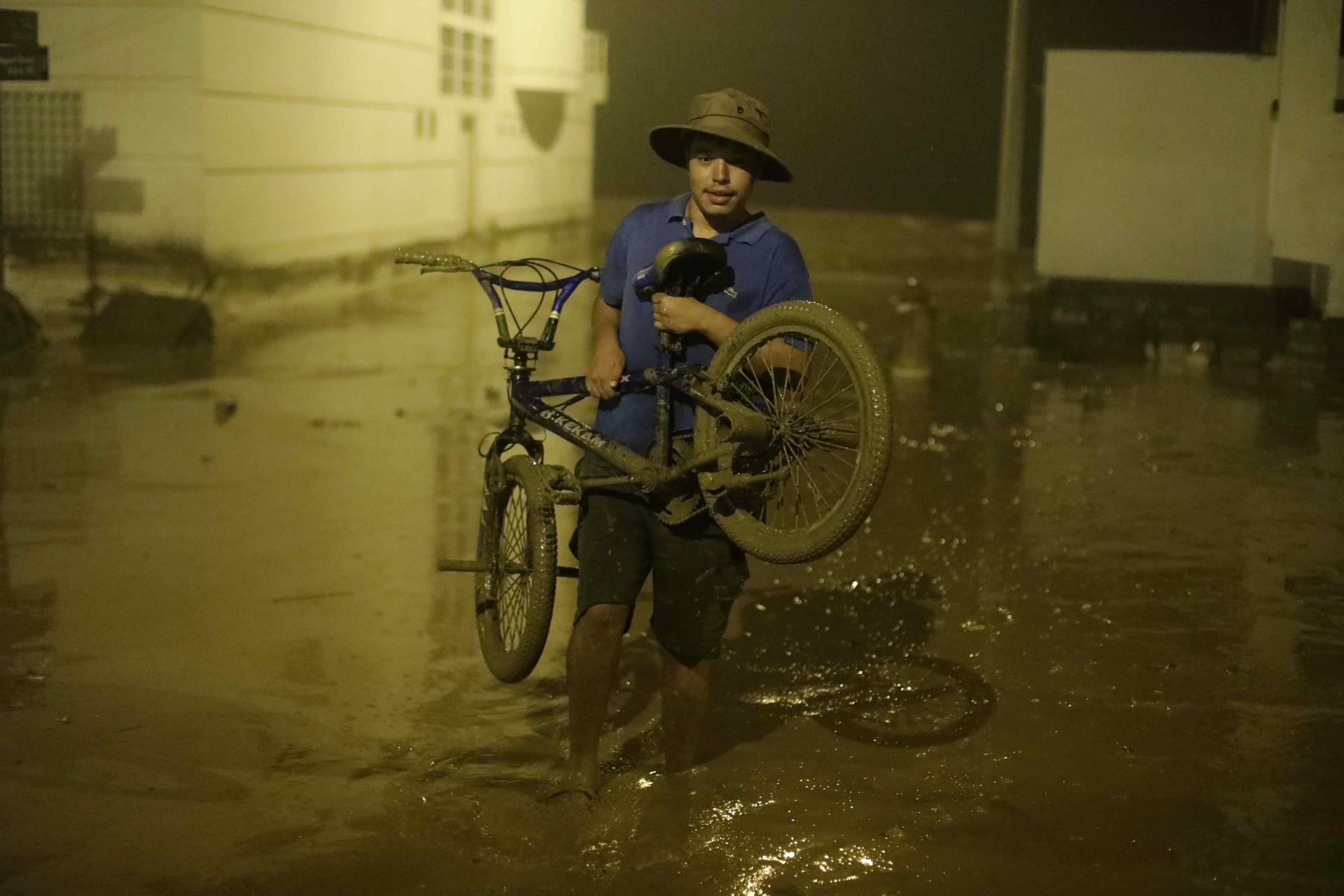 El poderoso ciclón Yaku ha desatado en los últimos días torrentes de lluvia en Perú