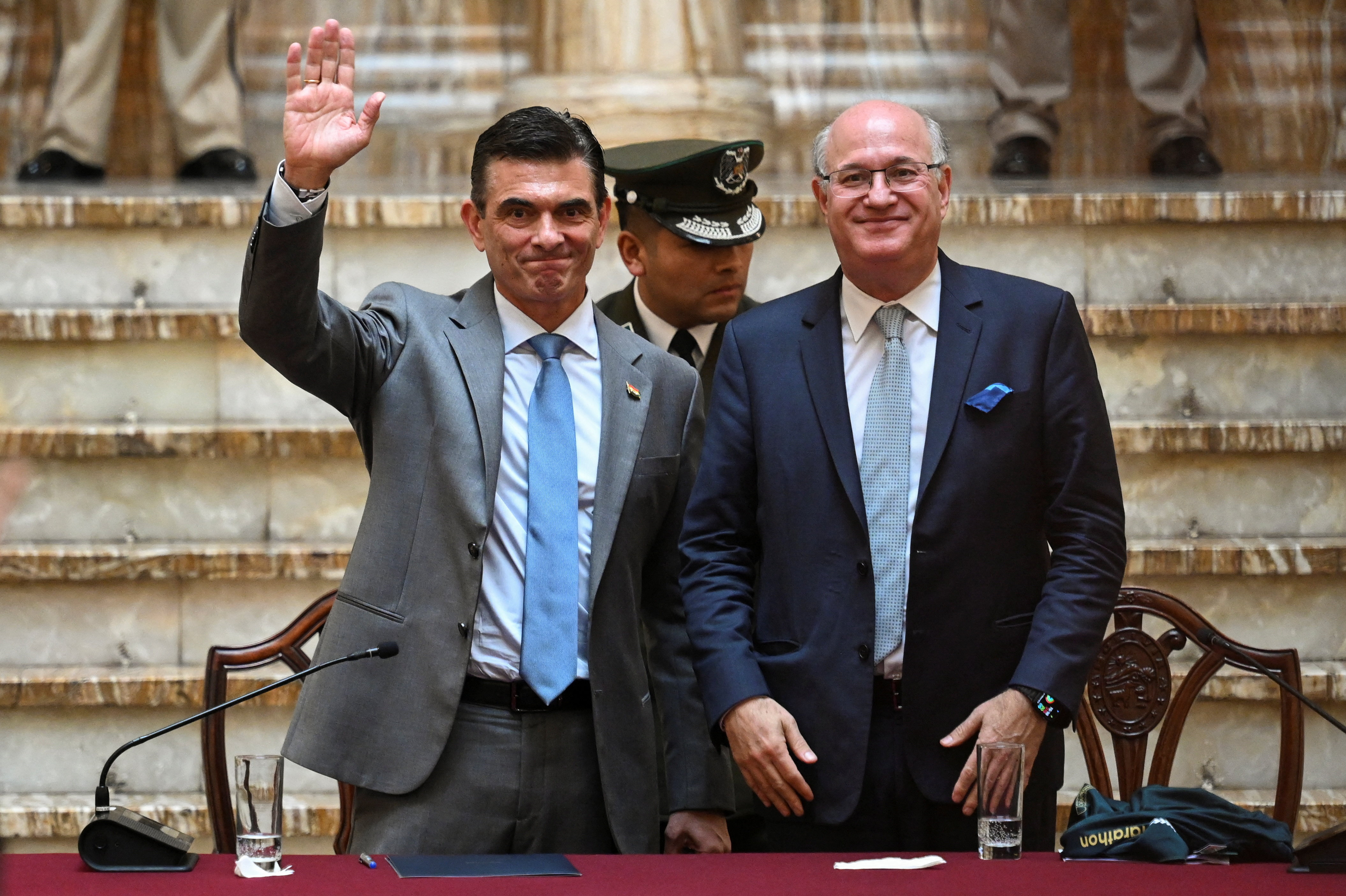 Convivencia con homicidas, guiso de pichones de paloma y fotos a escondidas: cuando Ricardo Balbín estuvo preso en Olmos