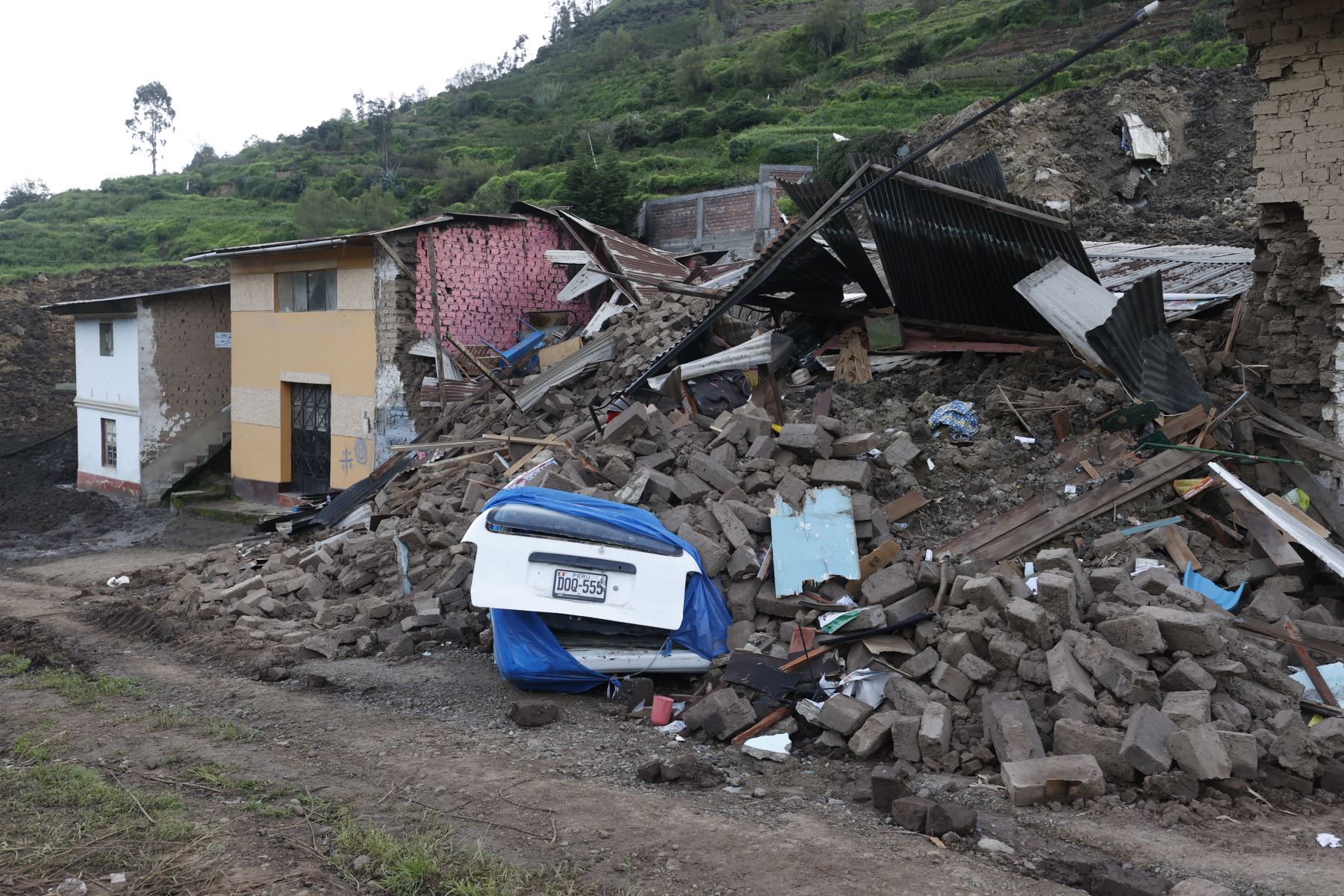 Tragedia en Huaral: familias dejan sus hogares tras declararse inhabitable el centro poblado La Perla