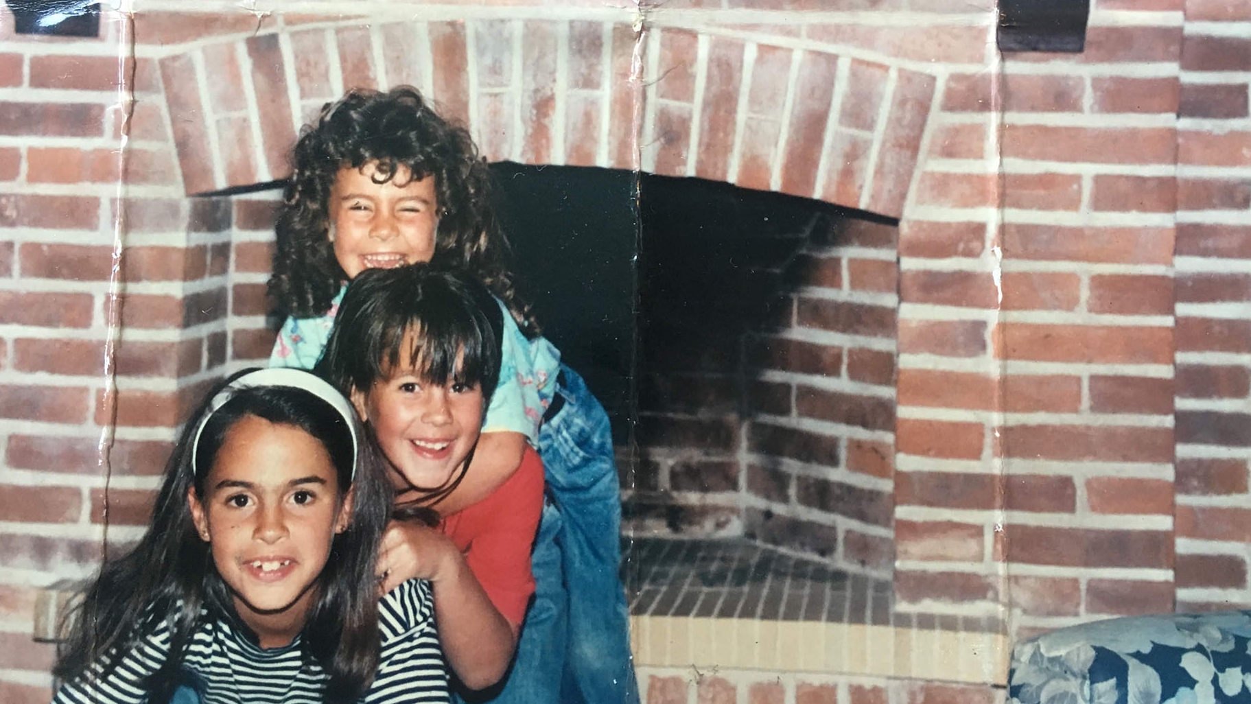 Dolores Gil con sus hermanas Vicky y Manuela
