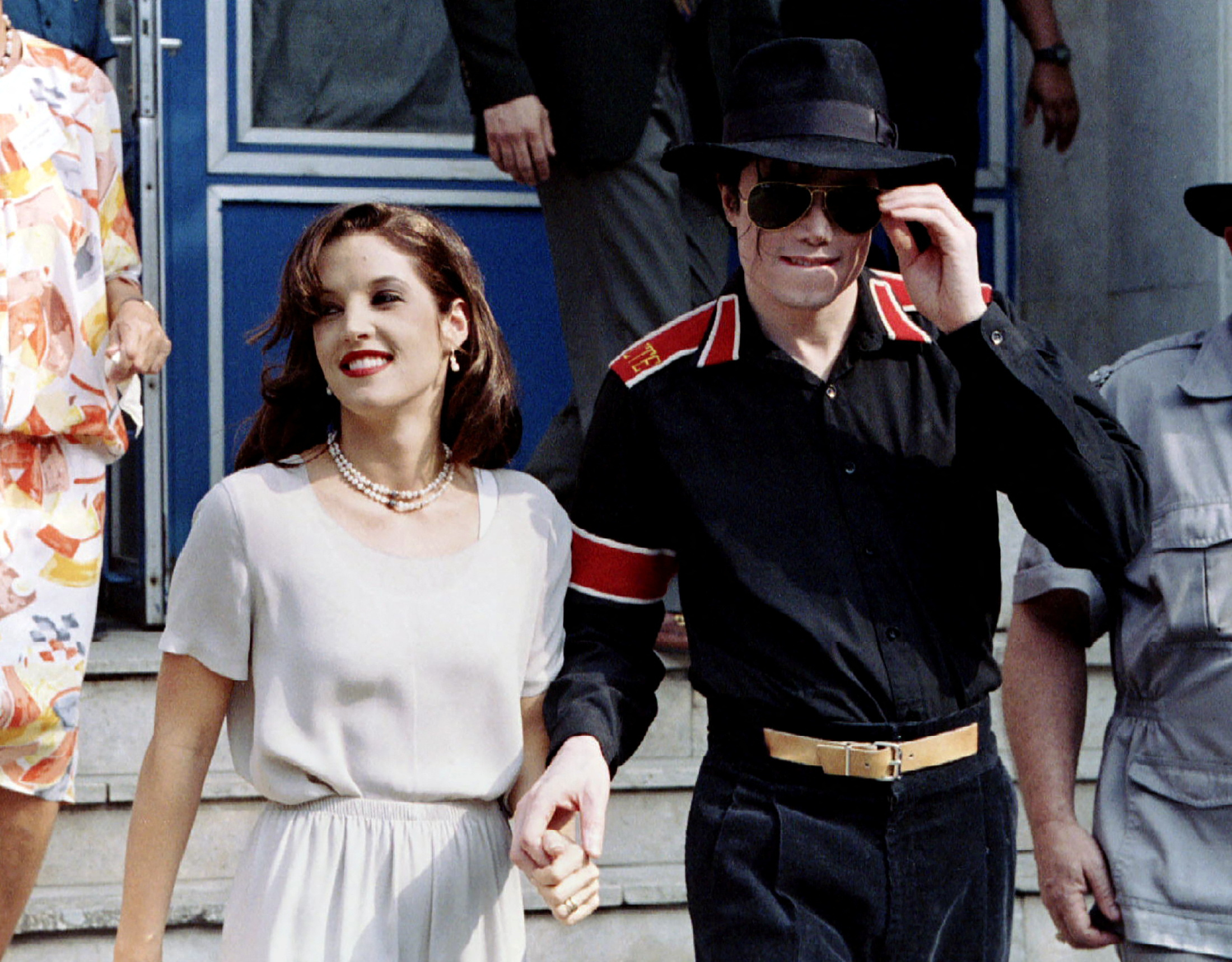 Lisa Marie Presley junto a Michael Jackson en 1994 (REUTERS/Stringer)