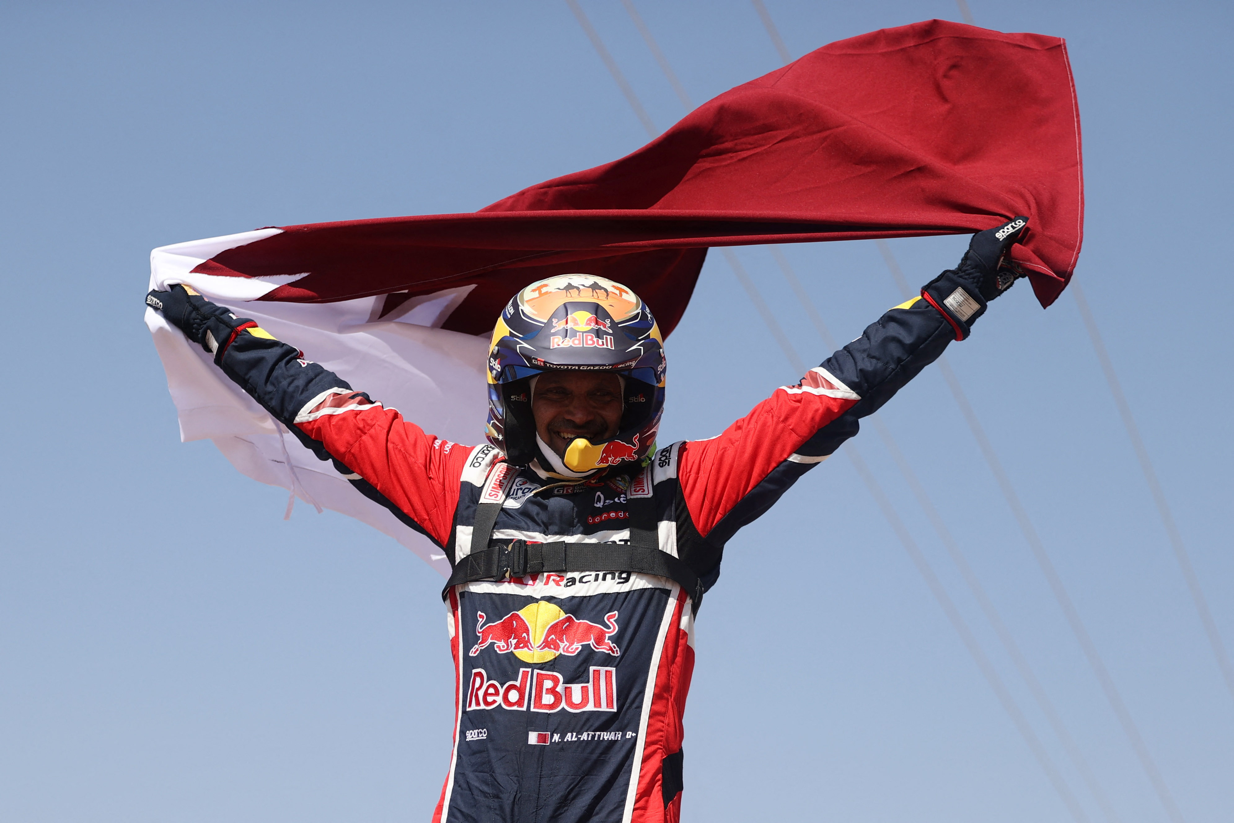 Nasser Al-Attiyah celebrando su último triunfo en el Rally Dakar (REUTERS/Hamad I Mohammed)