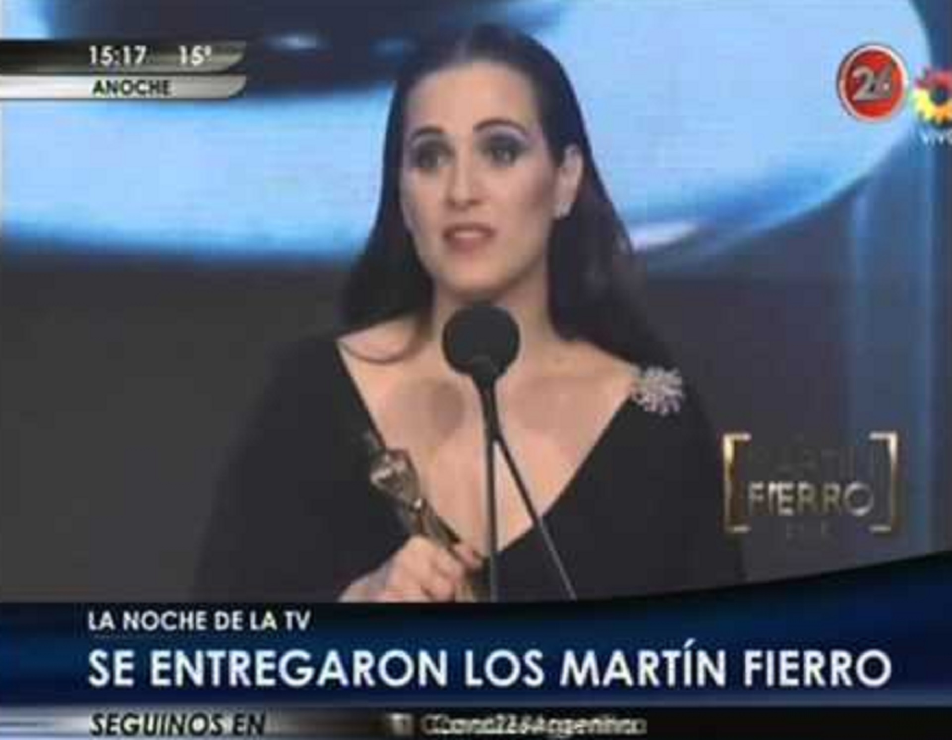Julieta Díaz, con su premio Martín Fierro (captura de TV)