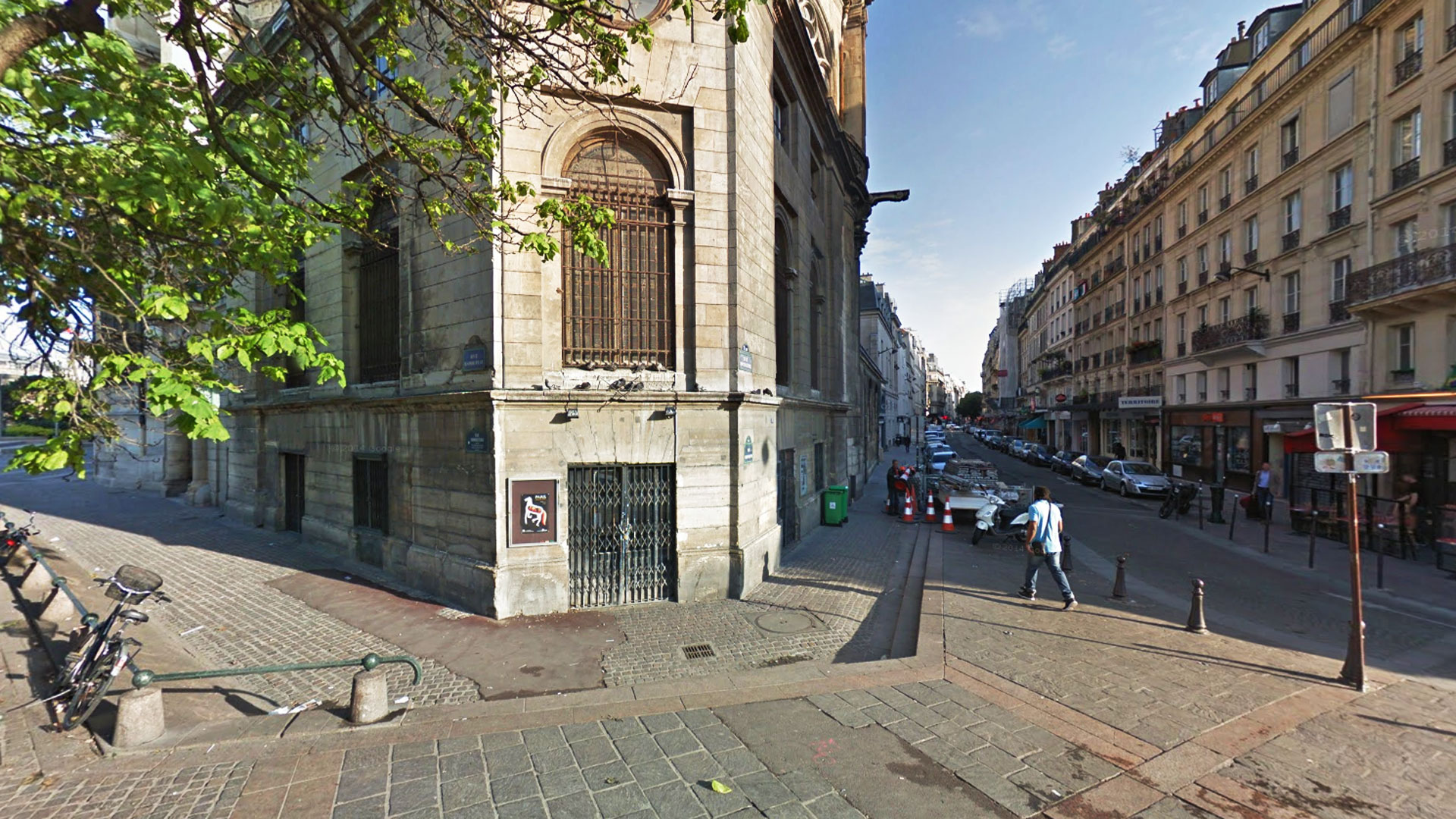 1, rue Montmartre: reja de entrada al local donde funcionaba el Comité Argentino de Información y Solidaridad (CAIS) de los exiliados argentinos, en la Iglesia Saint-Eustache