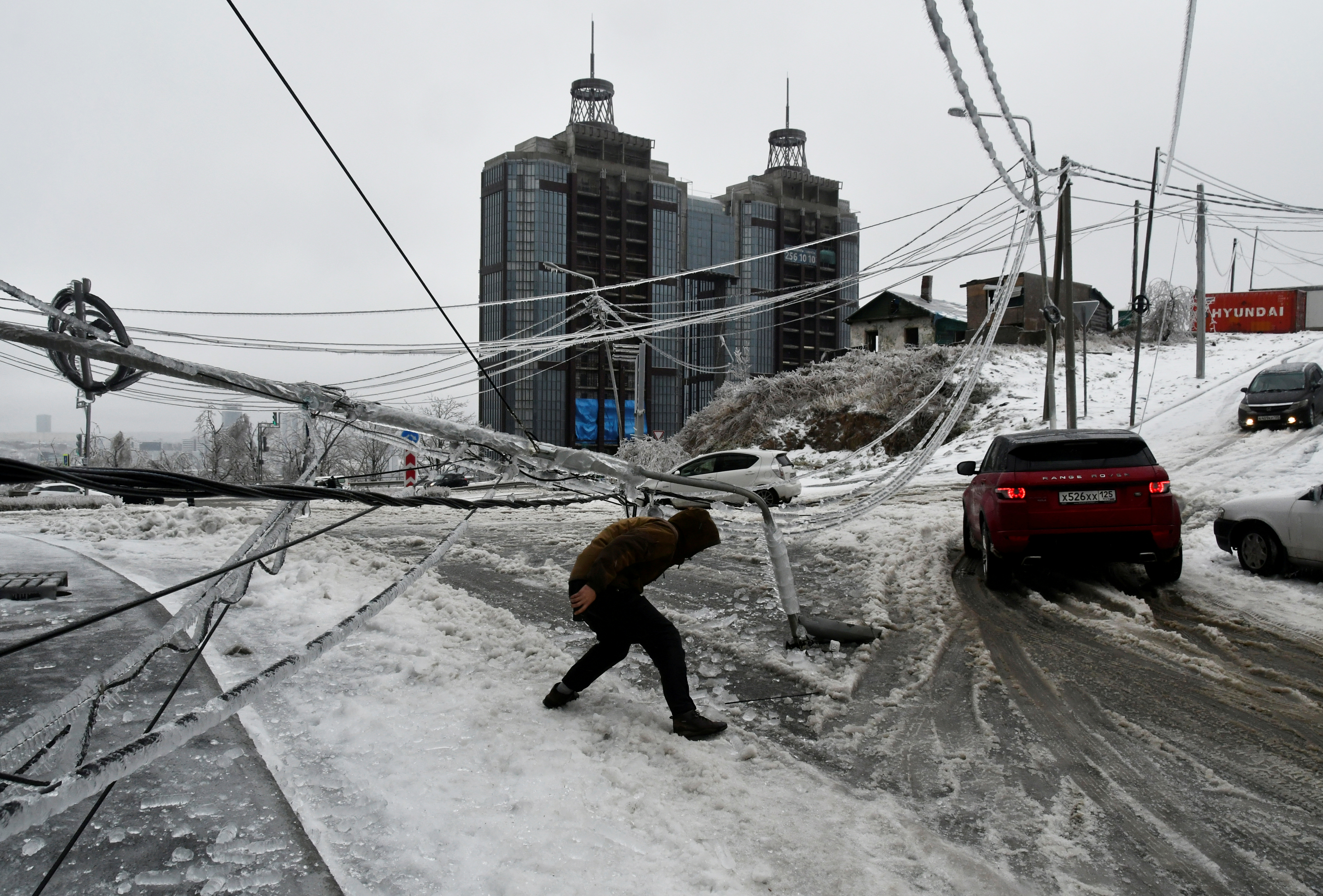 La tormenta ocasionó problemas en el sistema eléctrico de la región. (Foto: Yuri Maltsev/Reuters)