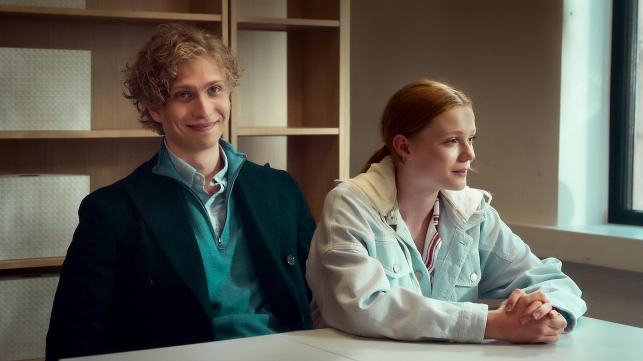 "royalteen" fue escrita por Ester Grenersen y dirigida por Per-Olav Sørensen y Emilie Beck. (Netflix)