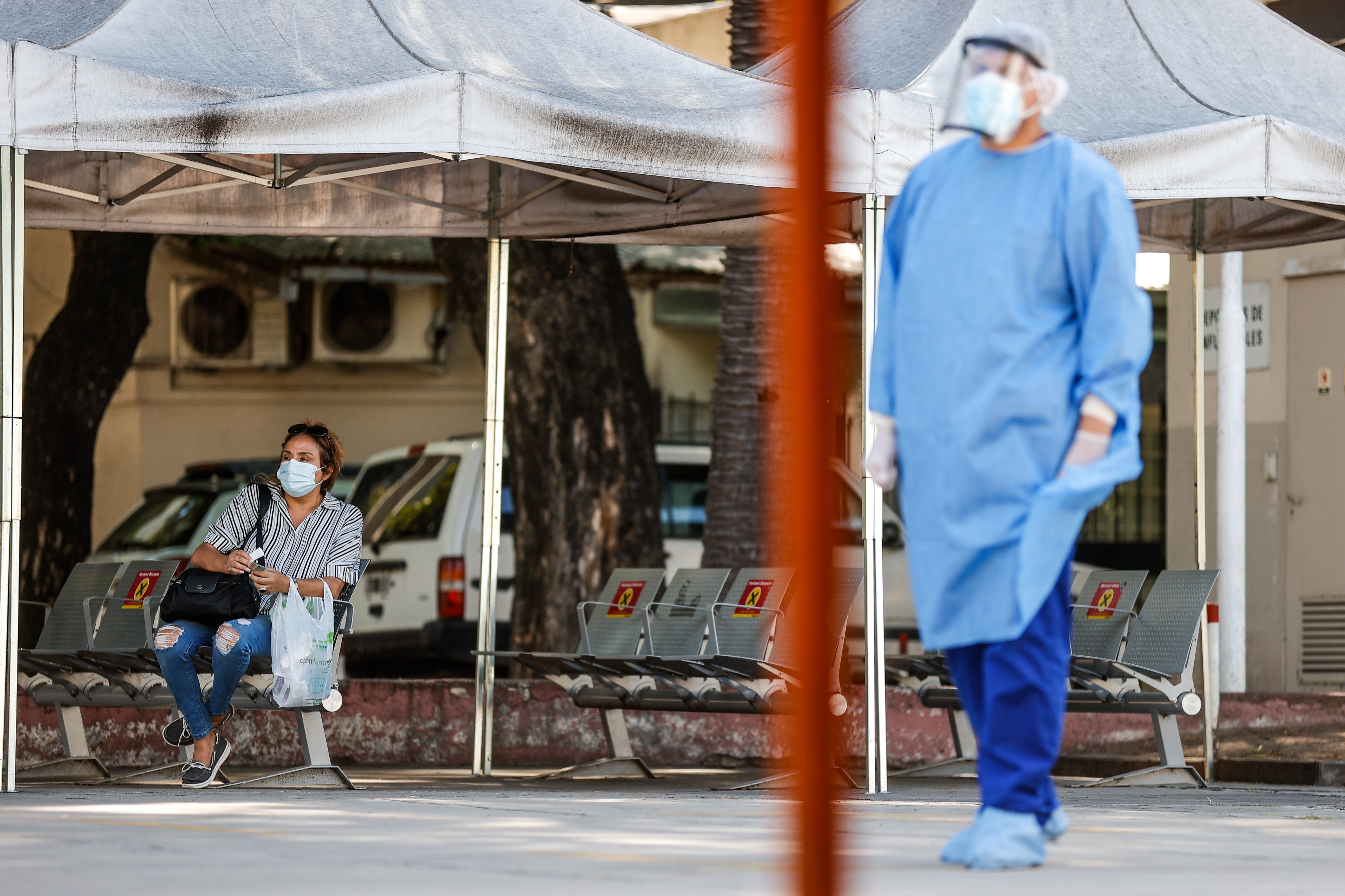 América despide al 2021 como la región más afectada por la pandemia y con el mayor repunte de contagios

