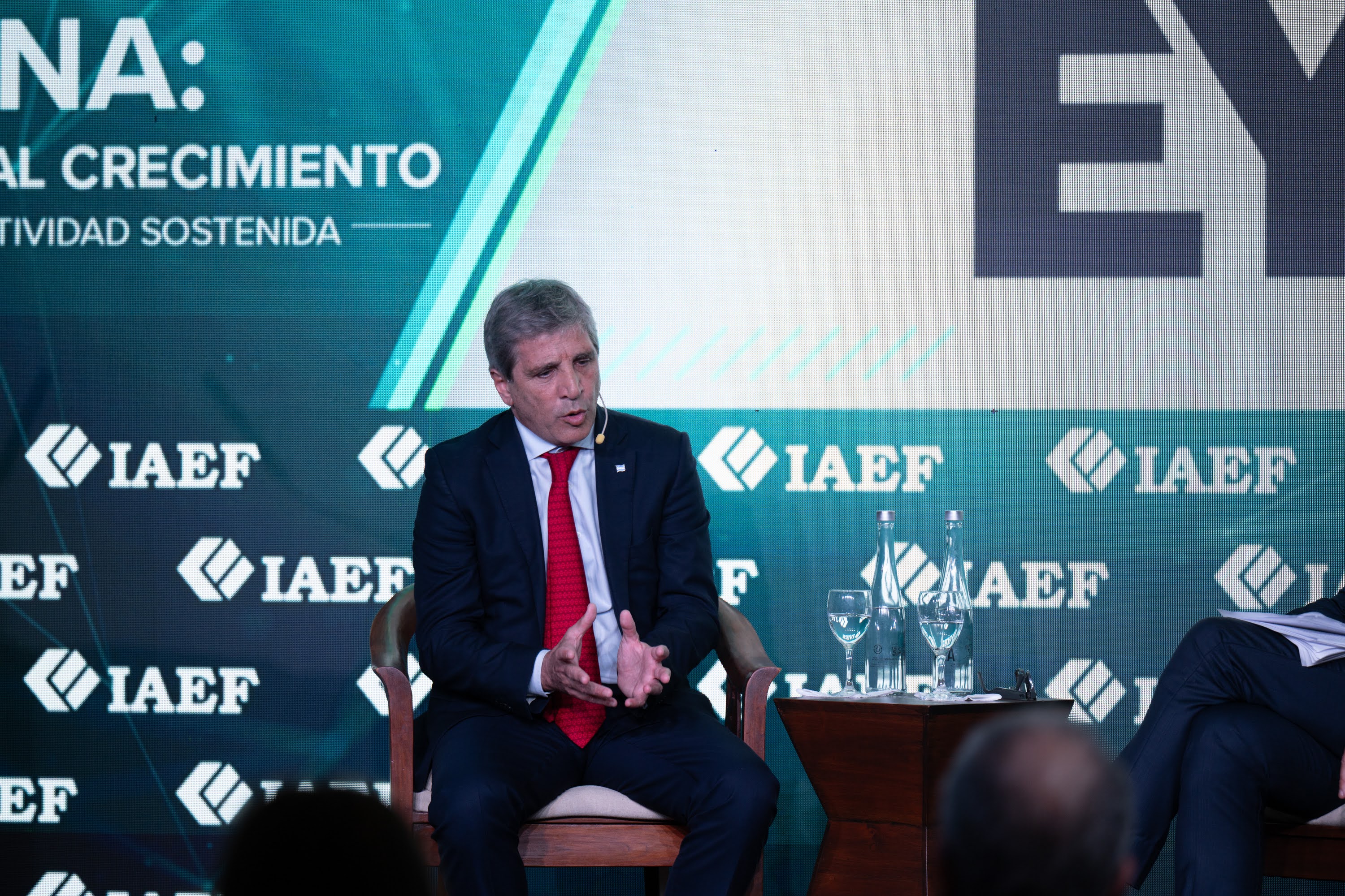 Caputo habló de la mora récord: "No representa ningún riesgo sistémico y es algo que están resolviendo bien los bancos"