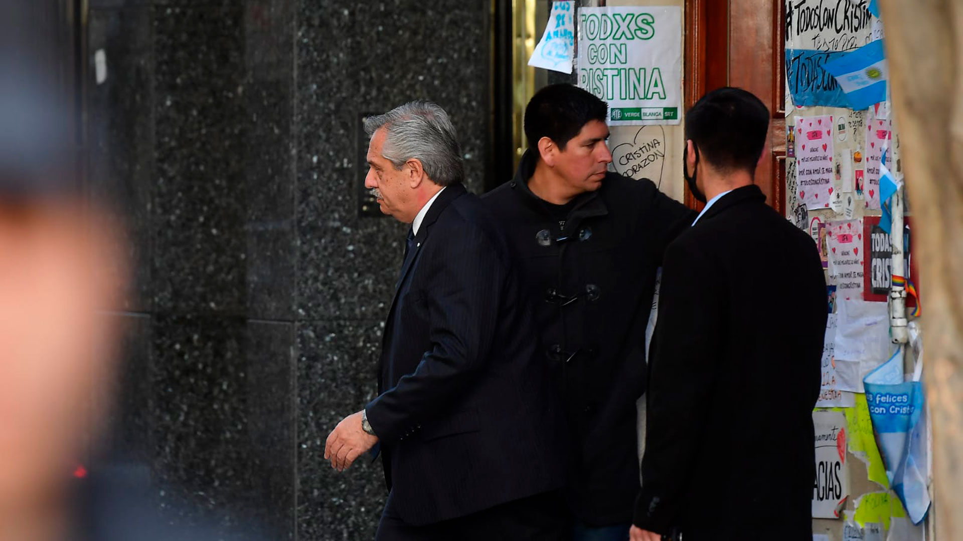 Alberto Fernández sale del domicilio de Cristina Kirchner, a las 14:50 (Foto: Maximiliano Luna)
