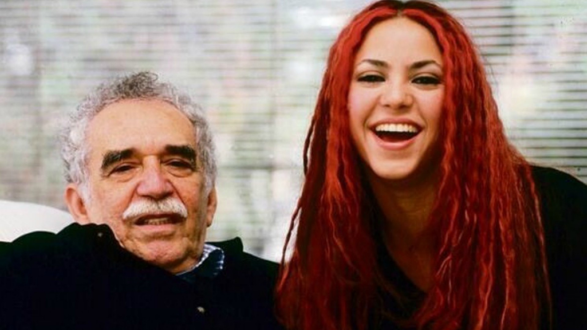 “La música de Shakira tiene una impronta personal que no se le parece a nadie, y nadie la canta y la baila como ella, a ninguna edad, con una sensualidad inocente que parece inventada por ella. Se dice fácil ‘Si no canto, me muero’. Pero en Shakira es cierto: si no canta no vive”, escribió sobre ella en el año 1999, Gabriel García Márquez. (Foto: Captura  Instagram - @shakira)