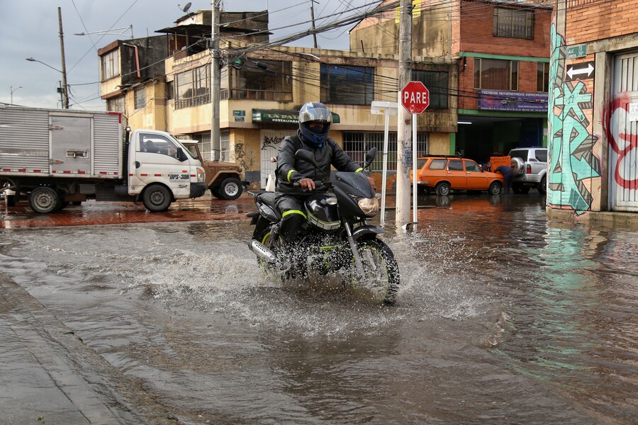 Fuertes lluvias en Bogotá. (Colprensa - Camila Díaz)