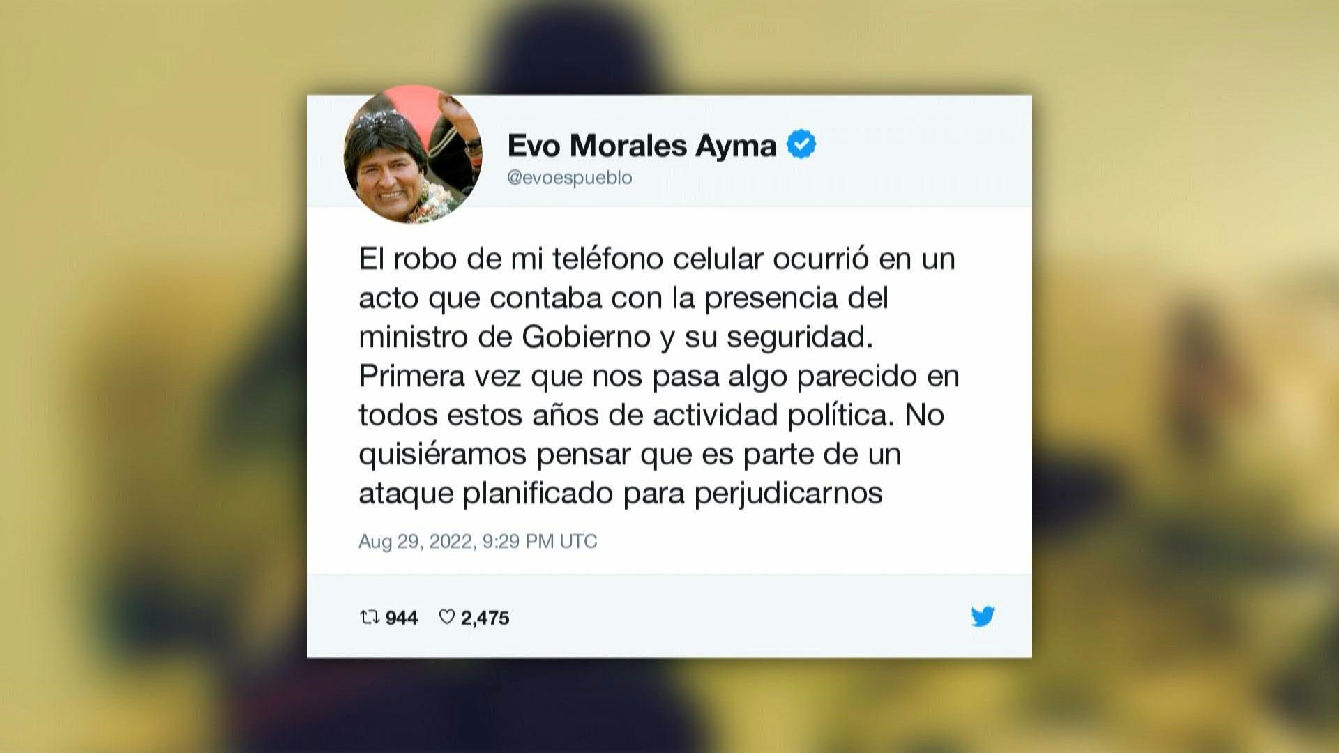 El expresidente boliviano de izquierda Evo Morales denunció este lunes el robo de su teléfono celular, durante un evento de su partido político en el que se encontraba el ministro de Interior, lo que causó revuelo en Bolivia.