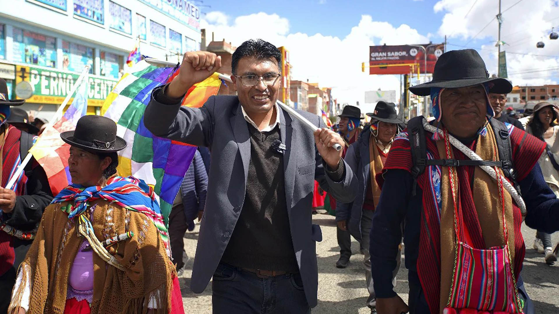 Quién es Nilton Condori, el polémico senador que fue detenido en Bolivia acusado de terrorismo