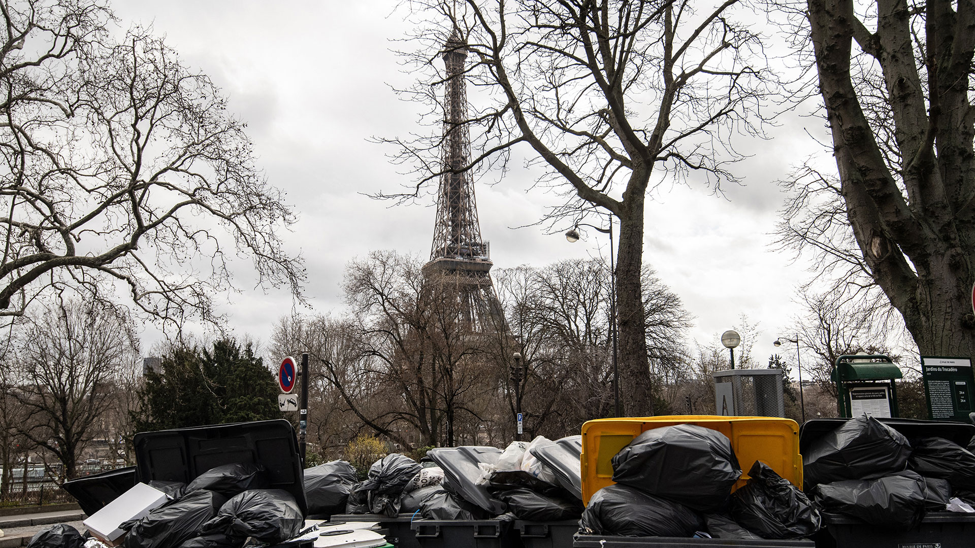 Video: montañas de basura opacan atractivos de París tras huelga por reforma de pensiones