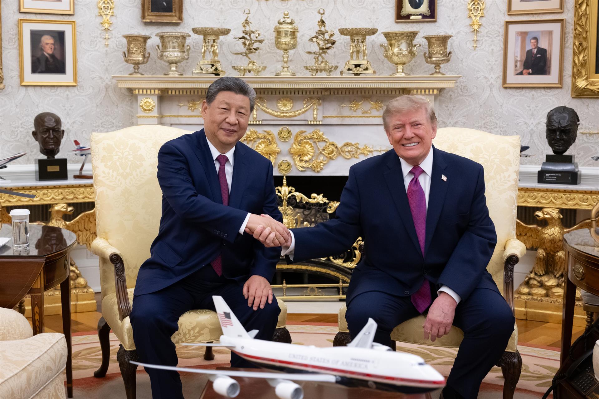 Tras la cumbre de Trump y Xi, EEUU y China crearán un "canal de comunicación" para incidentes relacionados con la IA