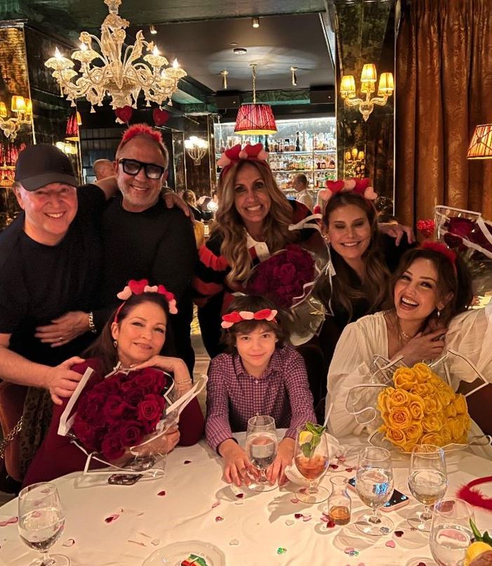 Así festejaron Thalía y Tommy Mottola San Valentín a lado de Gloria Estefan 
(Foto: Instagram/@tommymottola)