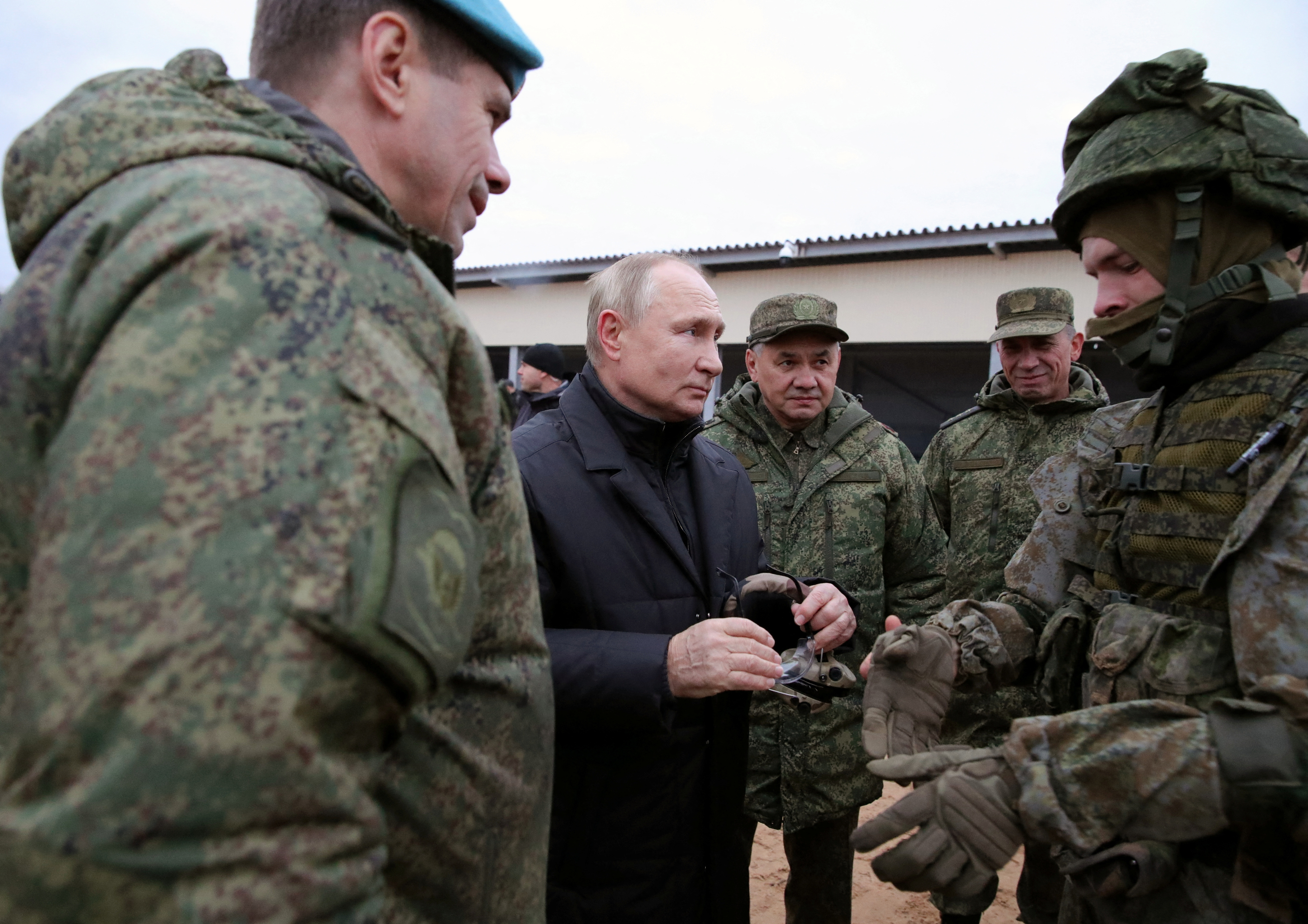 Le forze di Putin sono accusate di aver commesso crimini di guerra in Ucraina.  (Sputnik/Mikhail Klementev/Il Cremlino via Reuters)