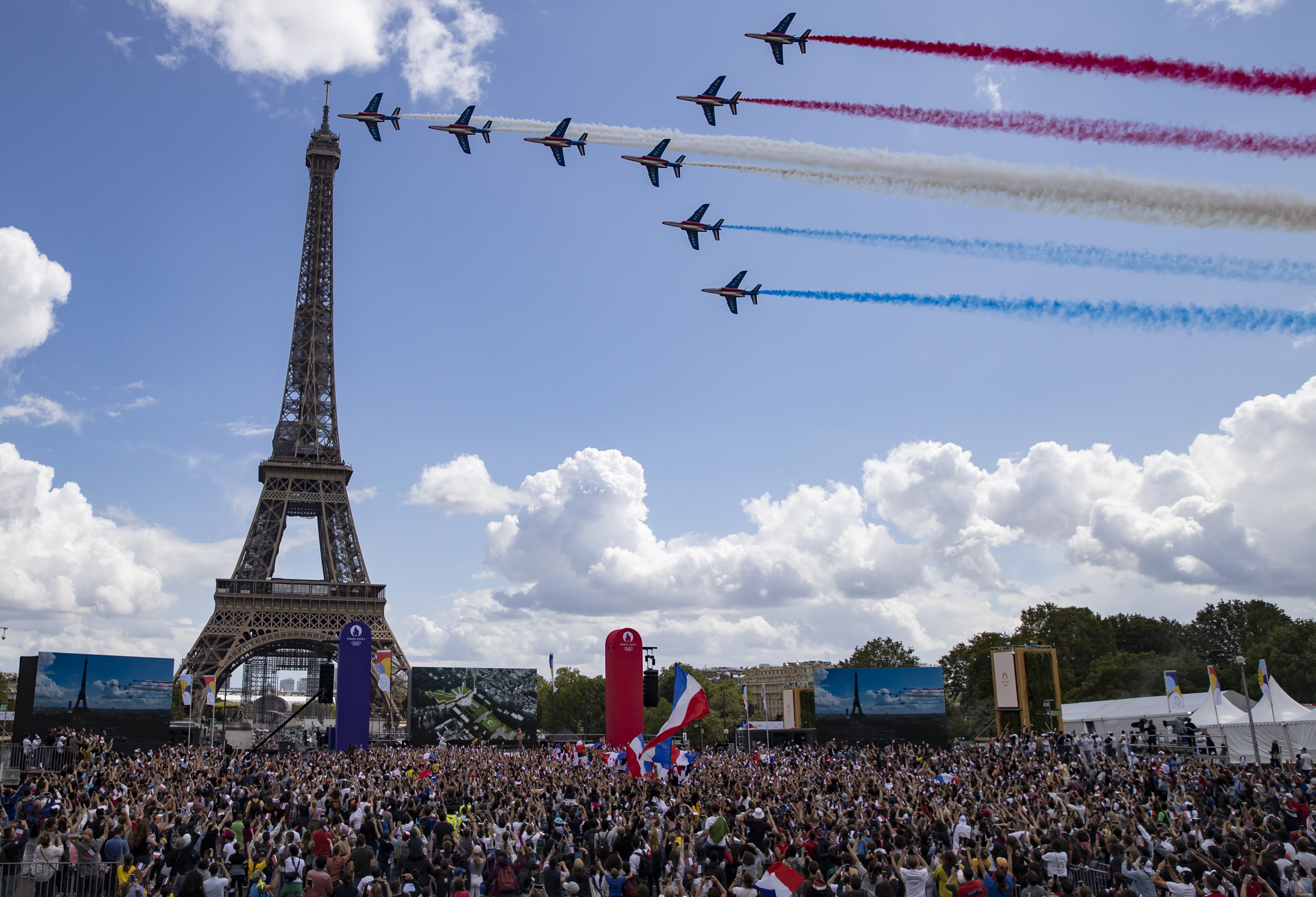 Olympic celebration in Paris / EFE/EPA/IAN LANGSDON

