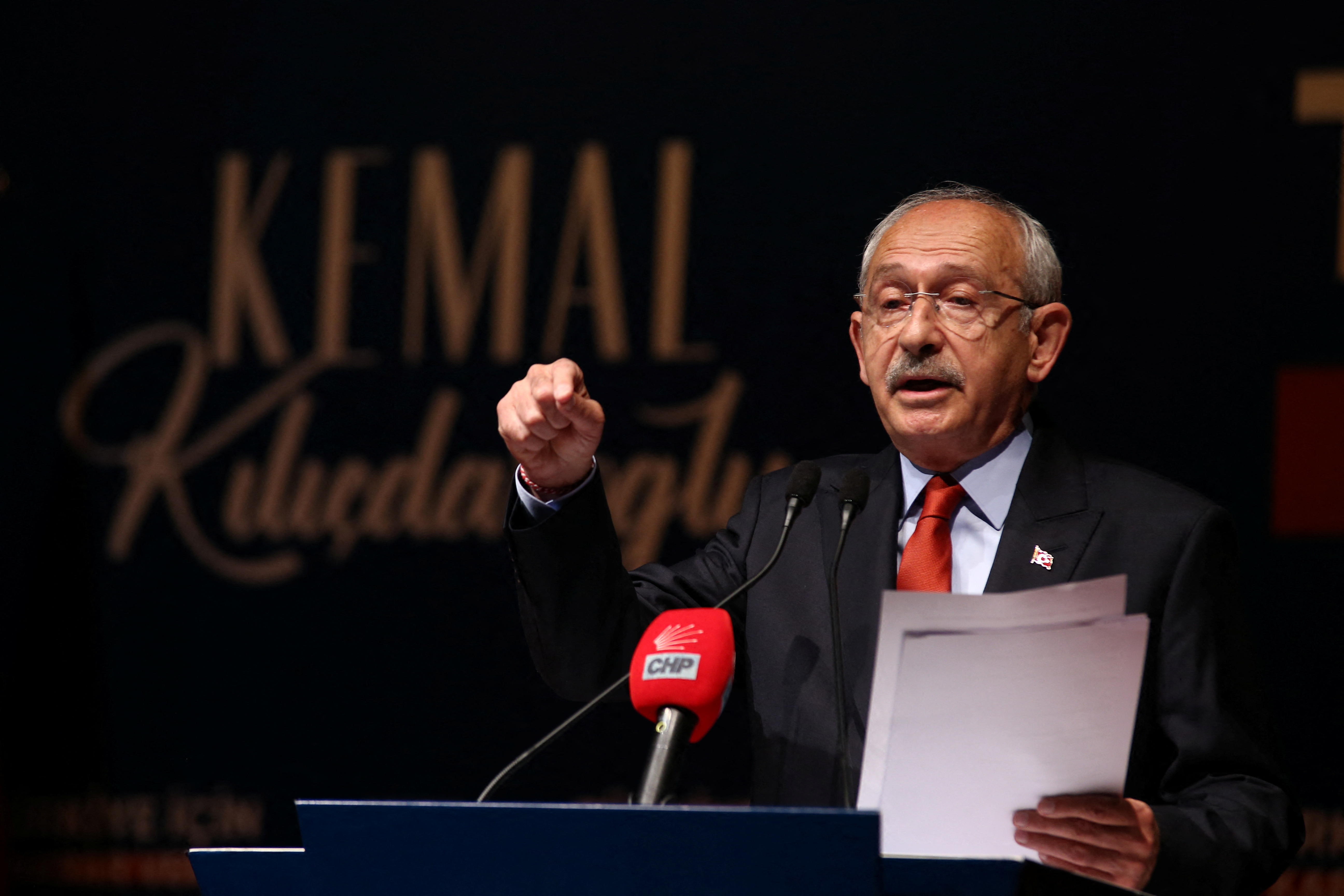 El socialdemócrata Kemal Kiliçdaroglu buscar dar el golpe en el ballotage y arrebatarle el poder al presidente Recep Erdogan (REUTERS/Cagla Gurdogan)