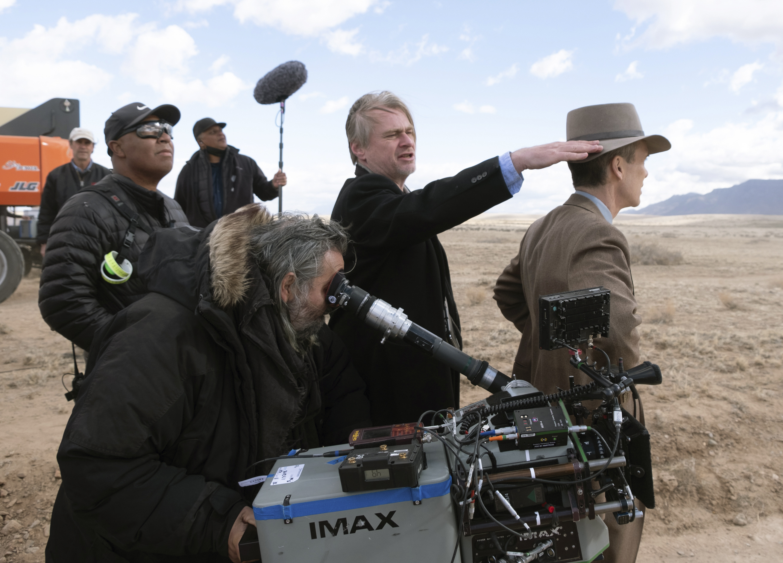 Antes de “Oppenheimer”, Christopher Nolan explica las mejores formas para ver una película
