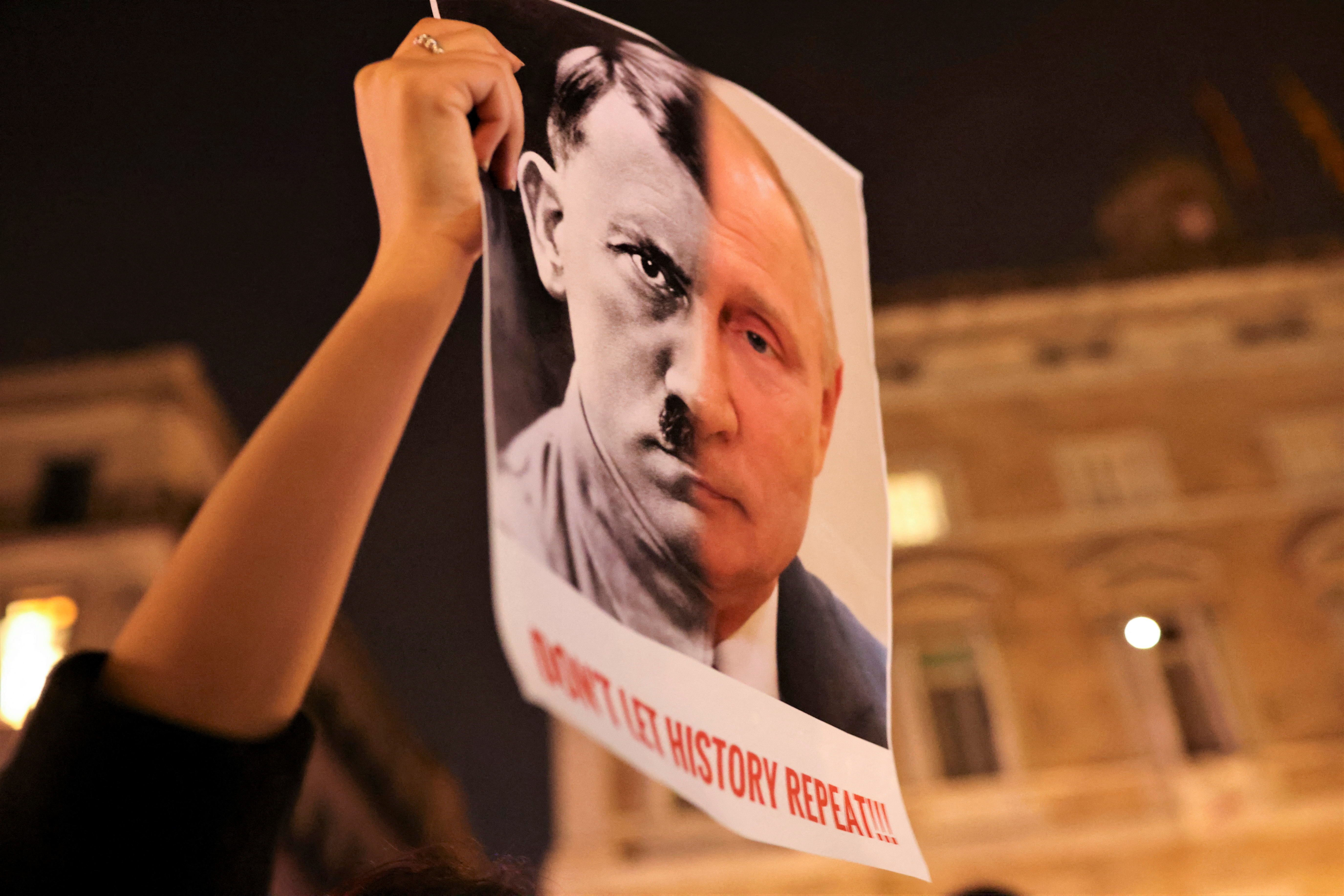 Qué hacemos con Putin: dejarlo como hizo Chamberlain con Hitler, o detenerlo como hizo Churchill