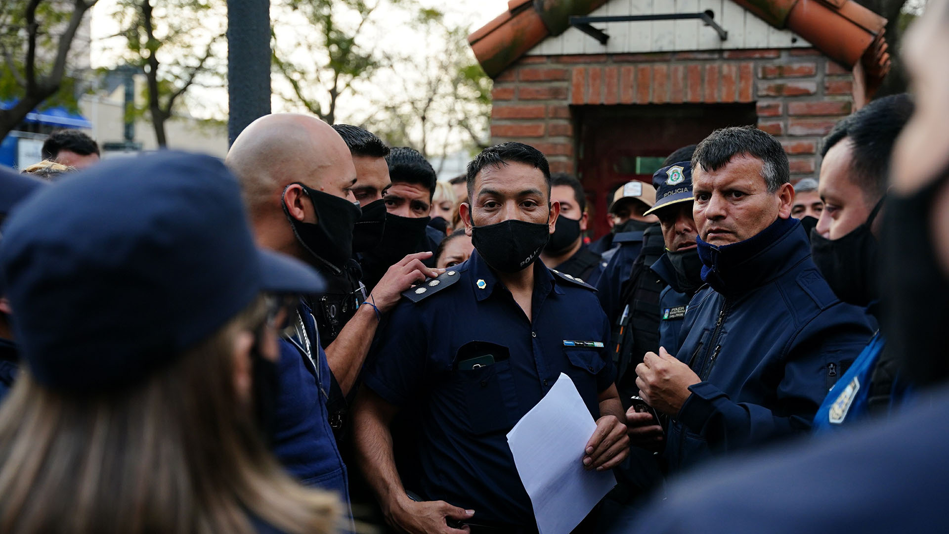 En diciembre de 2020, policías bonaerenses protestaron frente a la Quinta de Olivos para exigir aumentos de sueldos. Fue la antesala del recorte de coparticipación a CABA (Franco Fafasuli)