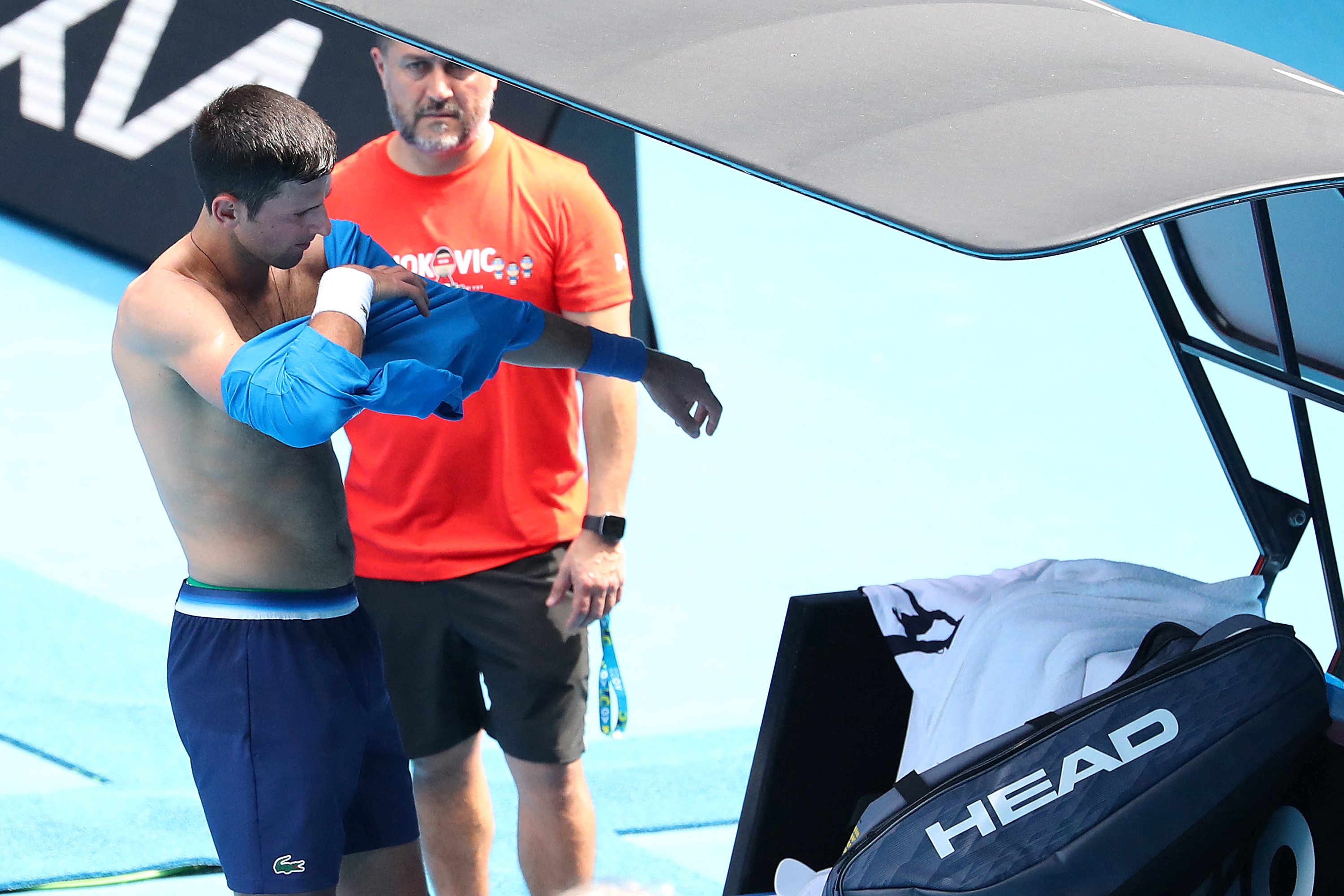 Djokovic se entrenó por segundo día consecutivo tras su liberación (Reuters)